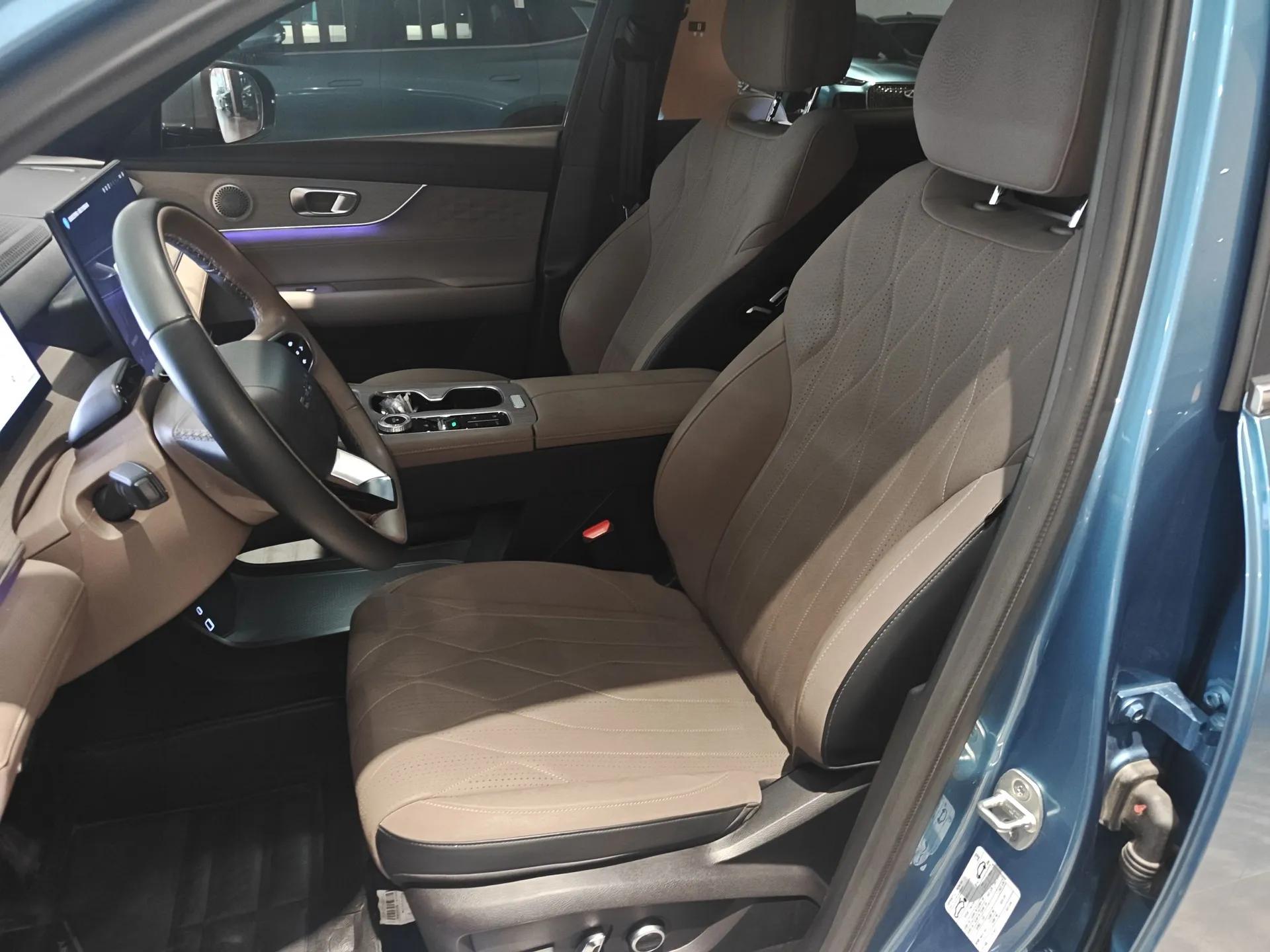 Chery Tiggo 8 PLUS C-DM 2025 1.5T 116 km Prestige Version 5 Seats — миниатюра 17