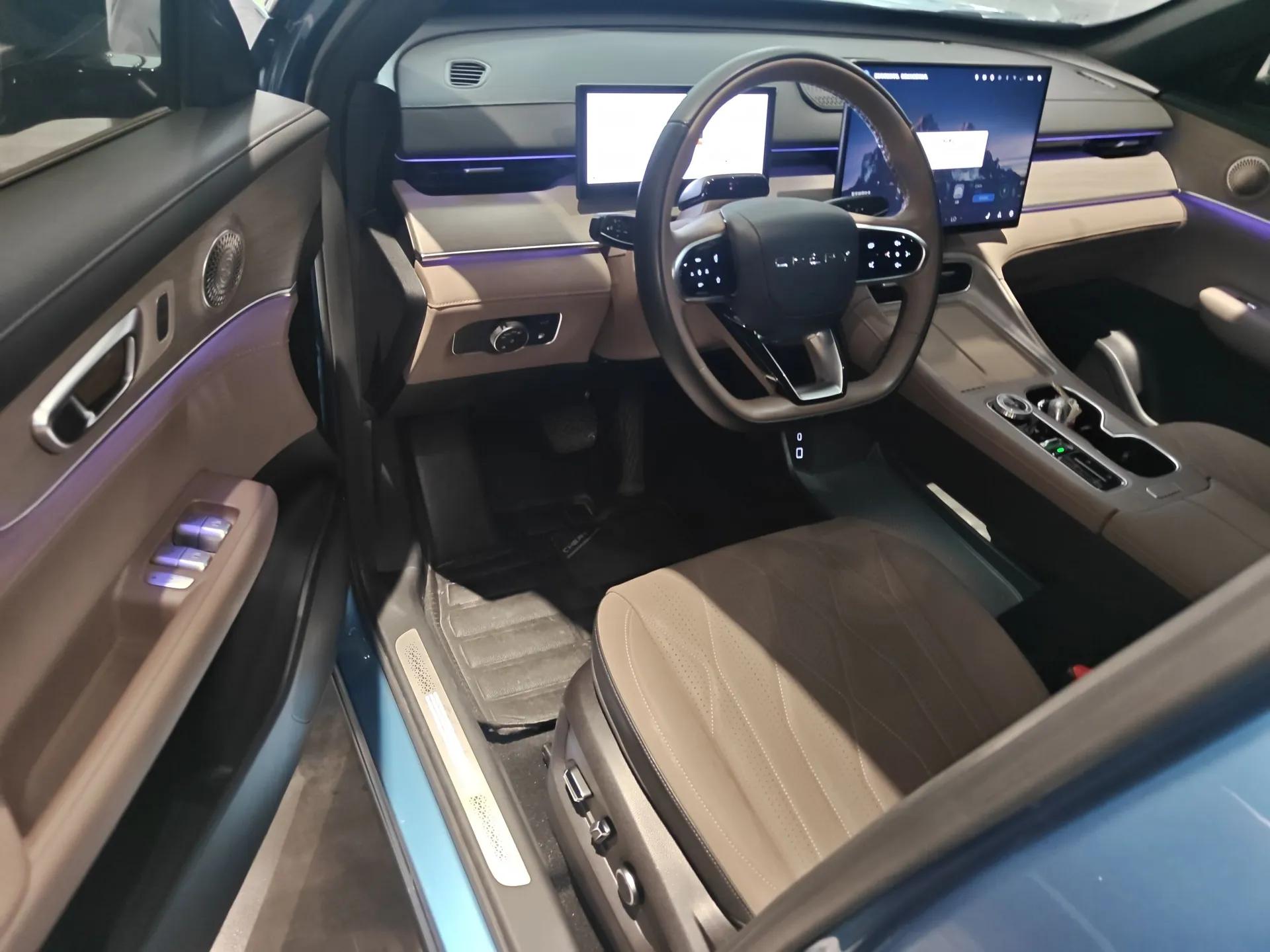 Chery Tiggo 8 PLUS C-DM 2025 1.5T 116 km Prestige Version 5 Seats — миниатюра 18