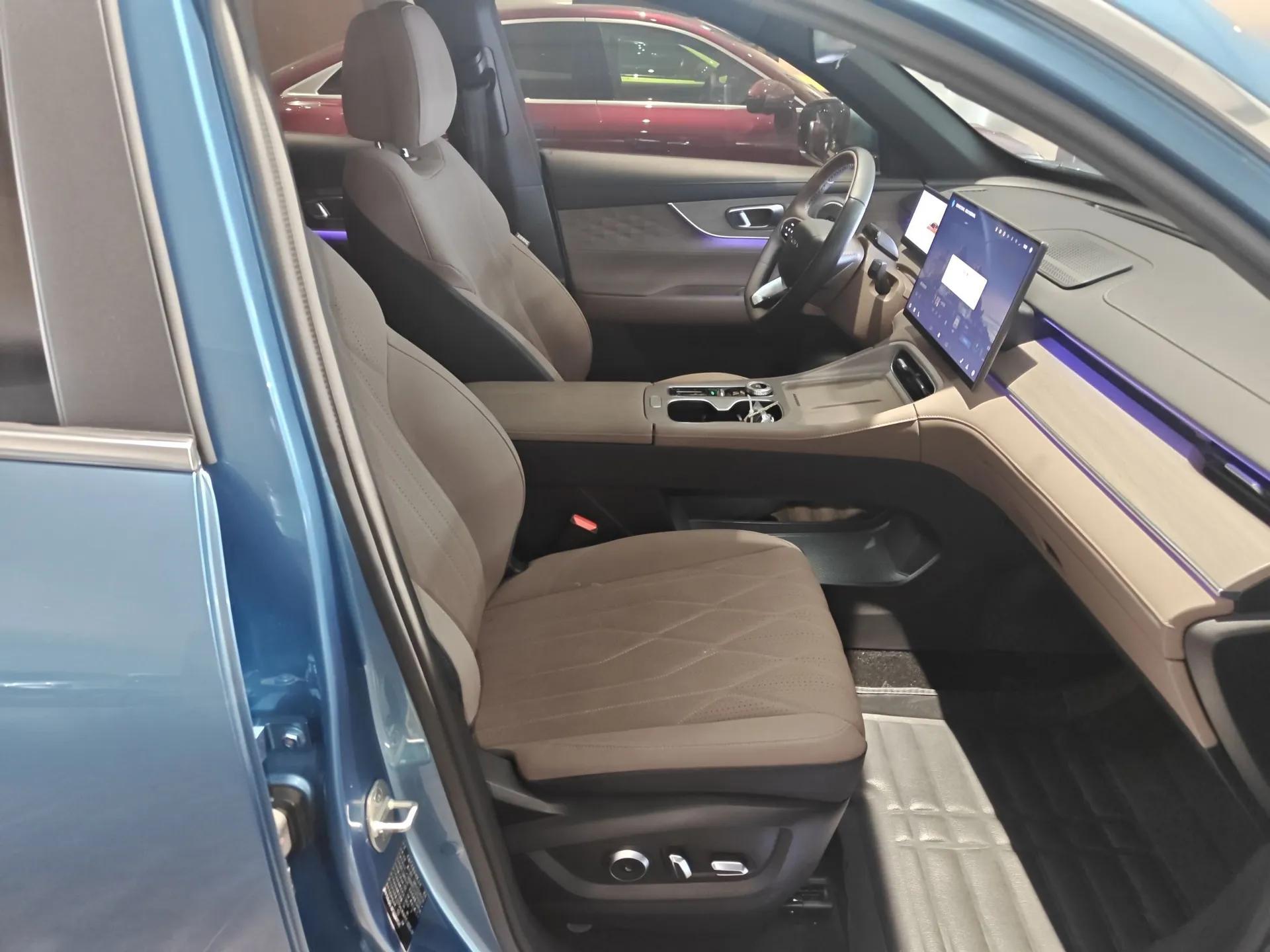 Chery Tiggo 8 PLUS C-DM 2025 1.5T 116 km Prestige Version 5 Seats — миниатюра 23