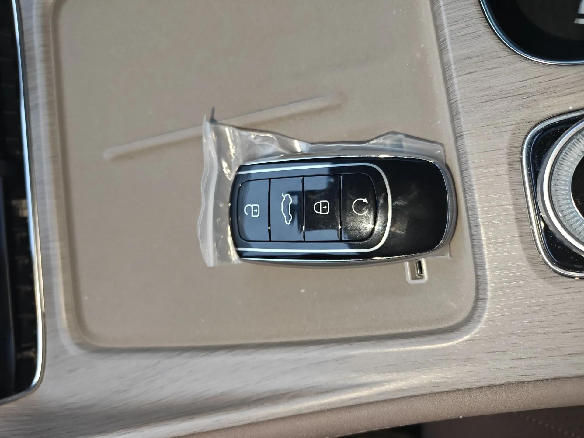 Chery Tiggo 8 PLUS C-DM 2025 1.5T 116 km Prestige Version 5 Seats — миниатюра 23