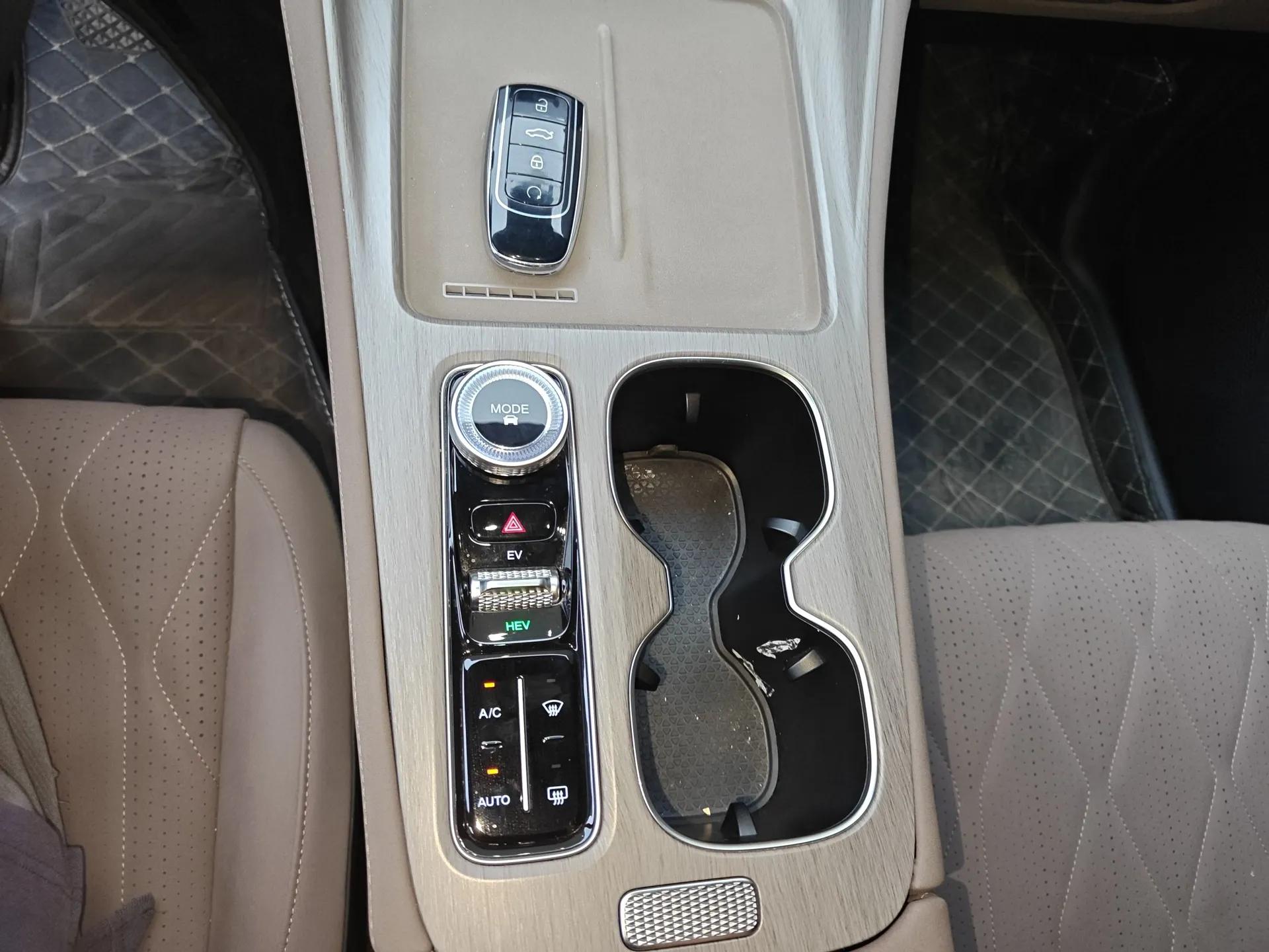 Chery Tiggo 8 PLUS C-DM 2025 1.5T 116 km Prestige Version 5 Seats — миниатюра 17