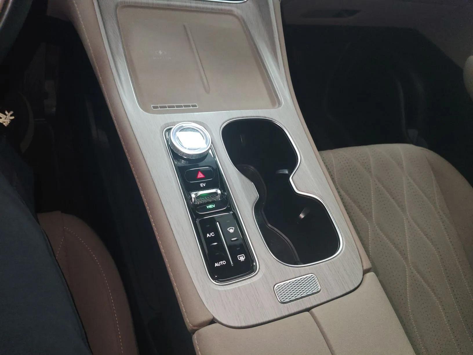 Chery Tiggo 8 PLUS C-DM 2025 1.5T 116 km Prestige Version 5 Seats — миниатюра 17