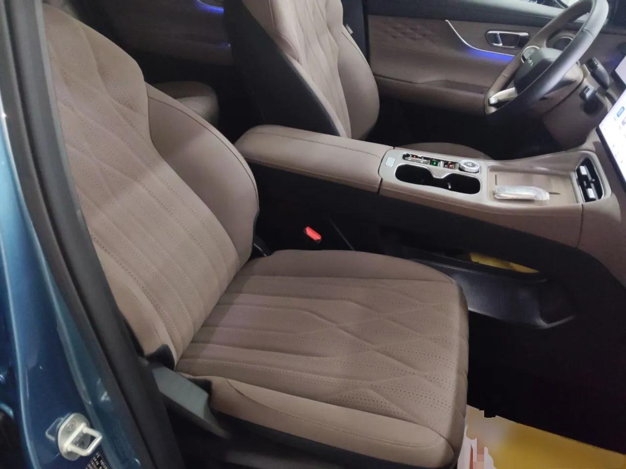 Chery Tiggo 8 PLUS C-DM 2025 1.5T 116 km Prestige Version 5 Seats — миниатюра 23