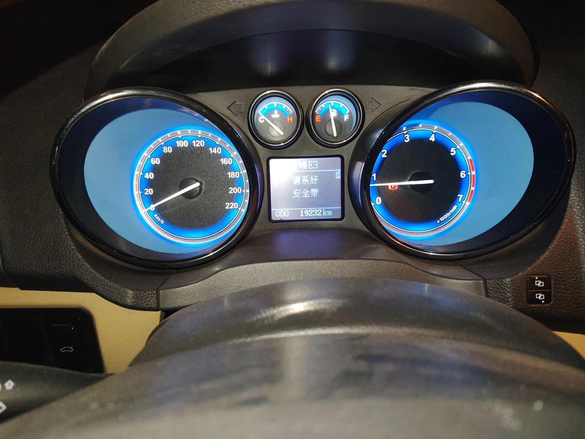 Chery E3 2013 1.5L Manual ZhiShang Model — миниатюра 13