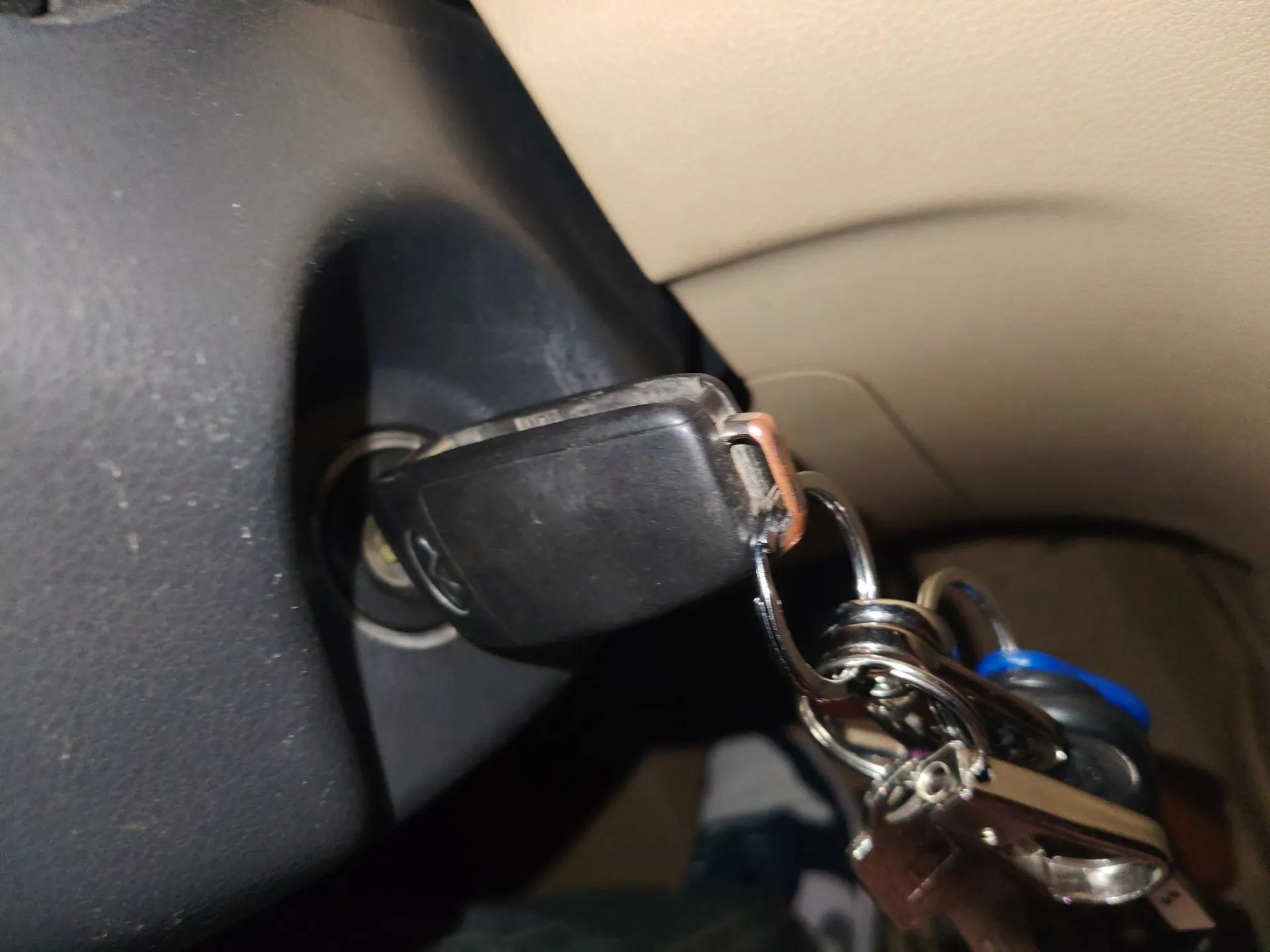 Chery E3 2013 1.5L Manual ZhiShang Model — миниатюра 9