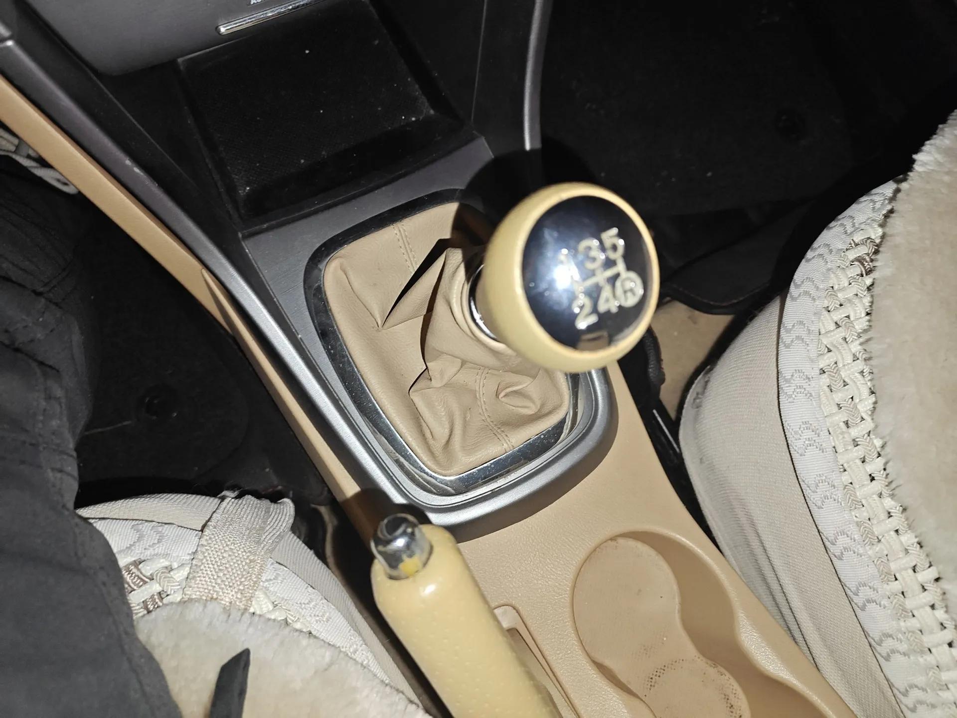 Chery Tiggo 2012 Elite Edition Facelift 1.6L Manual Comfort DVVT — миниатюра 15