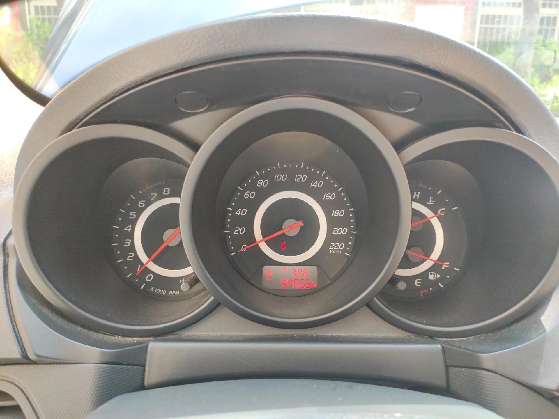 Chery A3 2010 Facelifted Hatchback 1.6L Manual – Ambition Trim — миниатюра 12