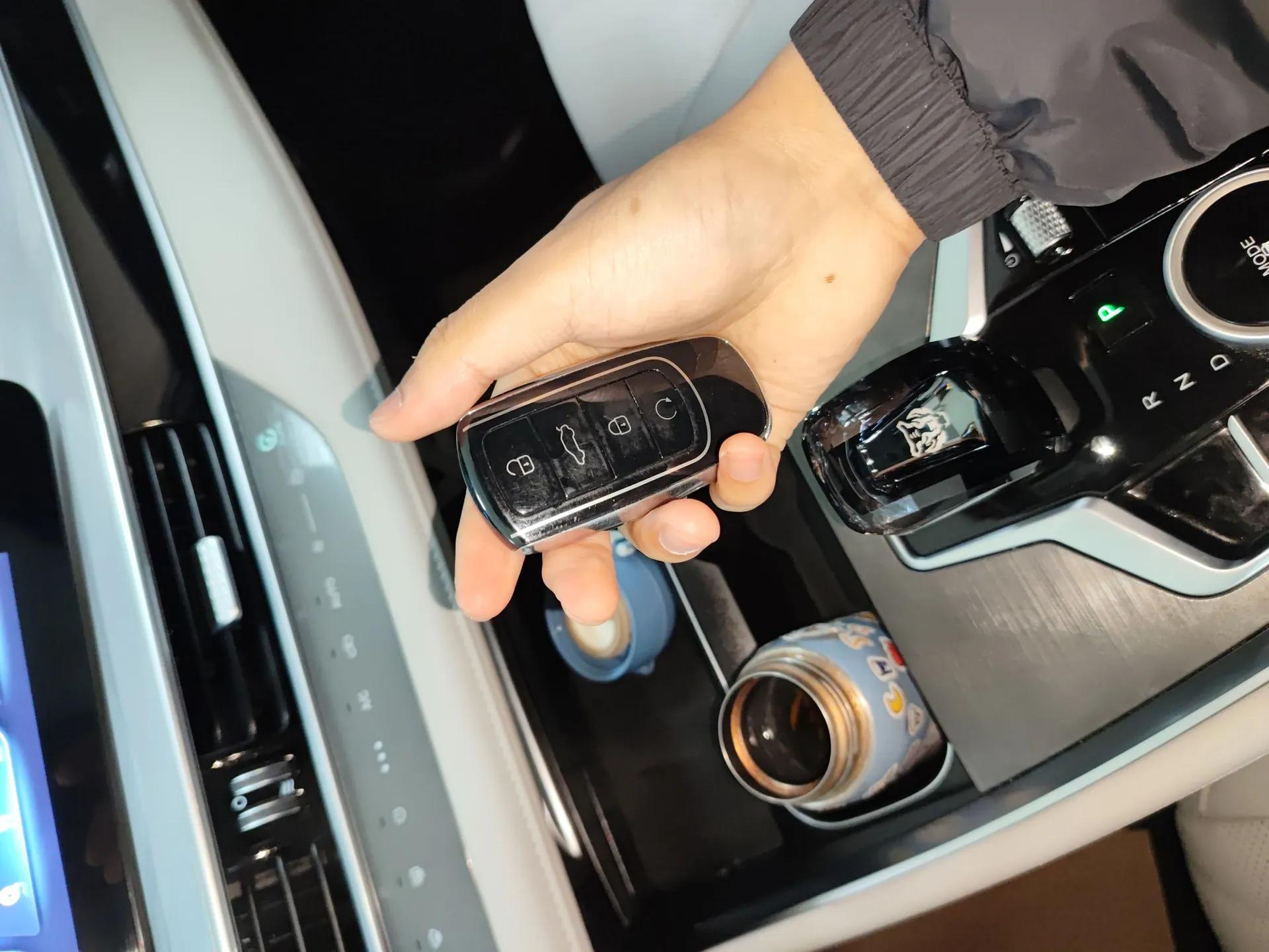 Chery Tiggo 7 PLUS New Energy 2023 1.5T ZhiShang Trim — миниатюра 22