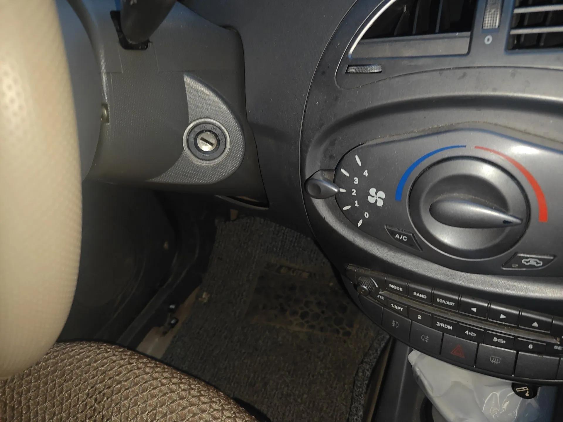 Chery X1 2011 1.3L AMT Luxury Model — миниатюра 9