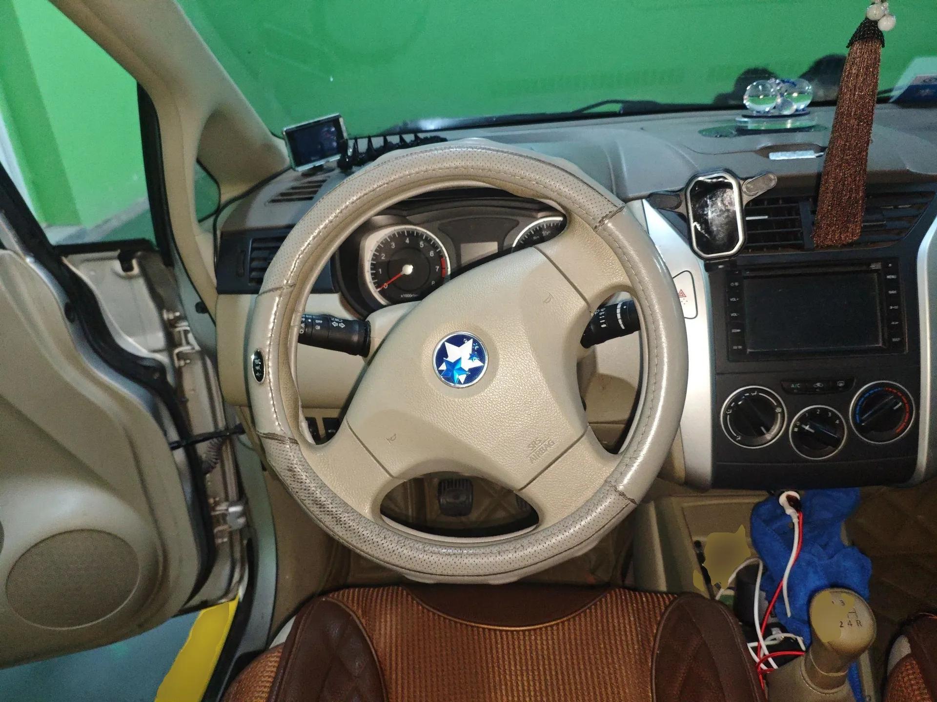 Venucia D50 2013 1.6L Manual Fashion Edition — миниатюра 11