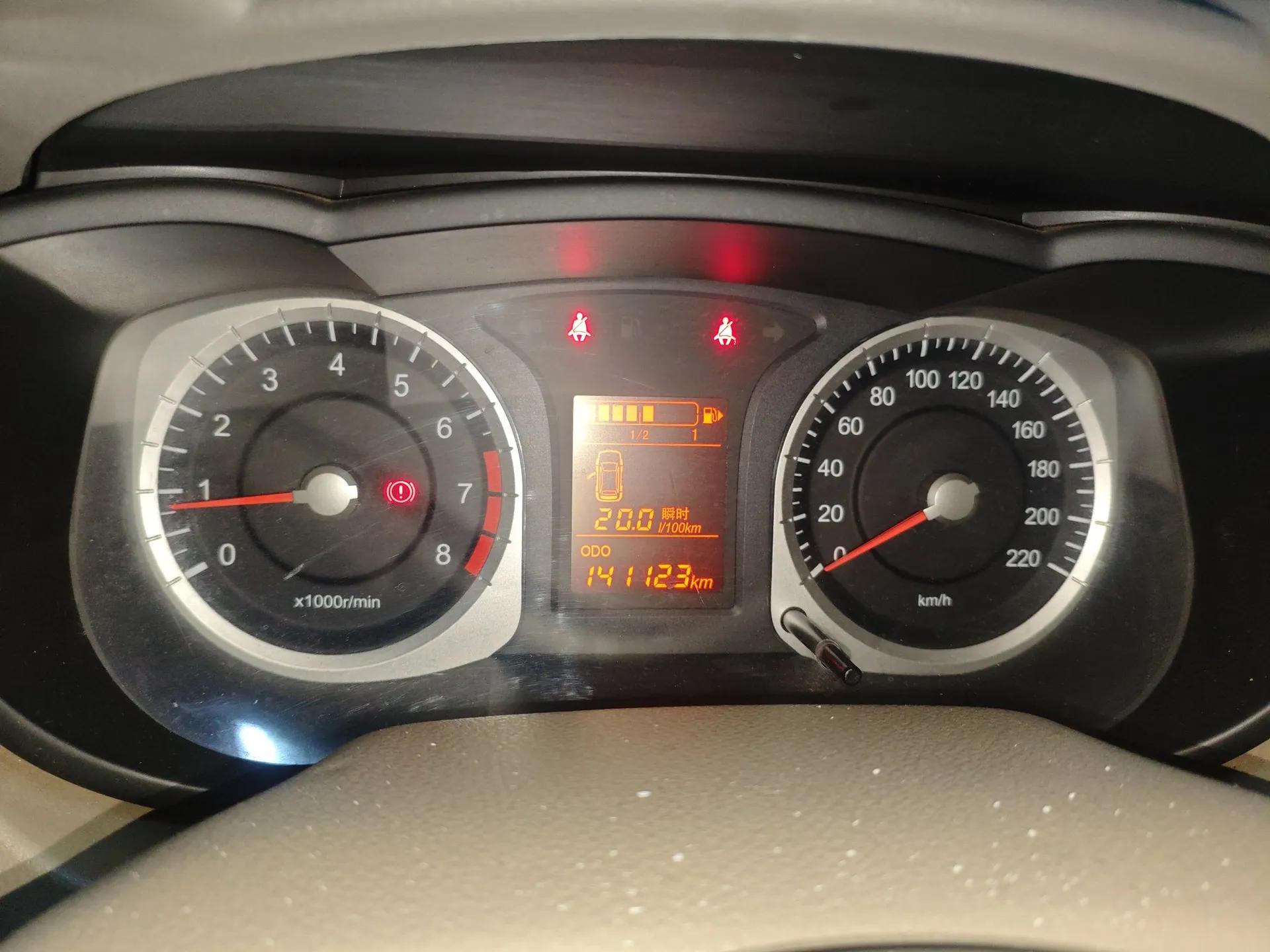 Venucia D50 2013 1.6L Manual Fashion Edition — миниатюра 12