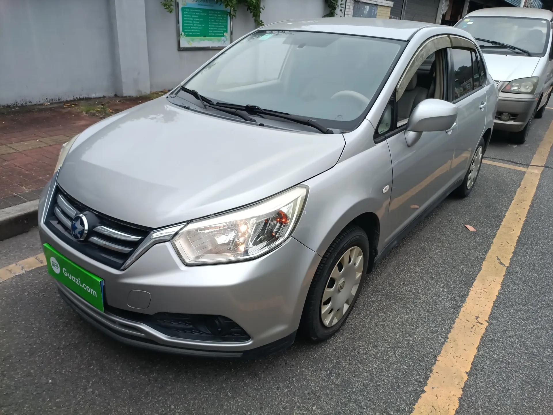 Venucia D50 2015 1.6L Manual Fashion Edition — миниатюра 1