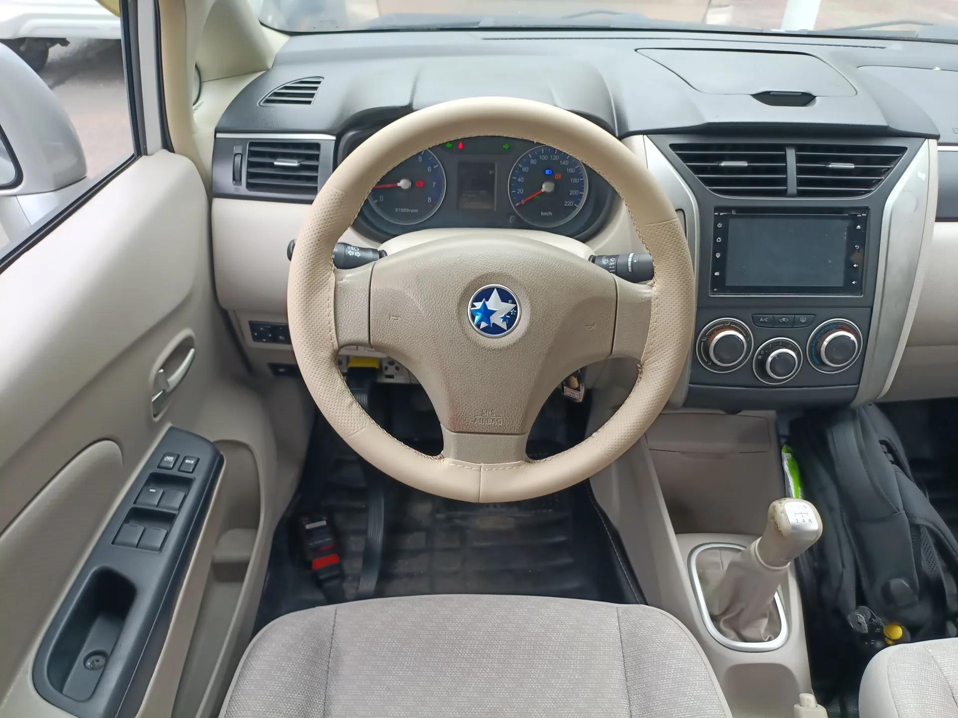 Venucia D50 2015 1.6L Manual Fashion Edition — миниатюра 13