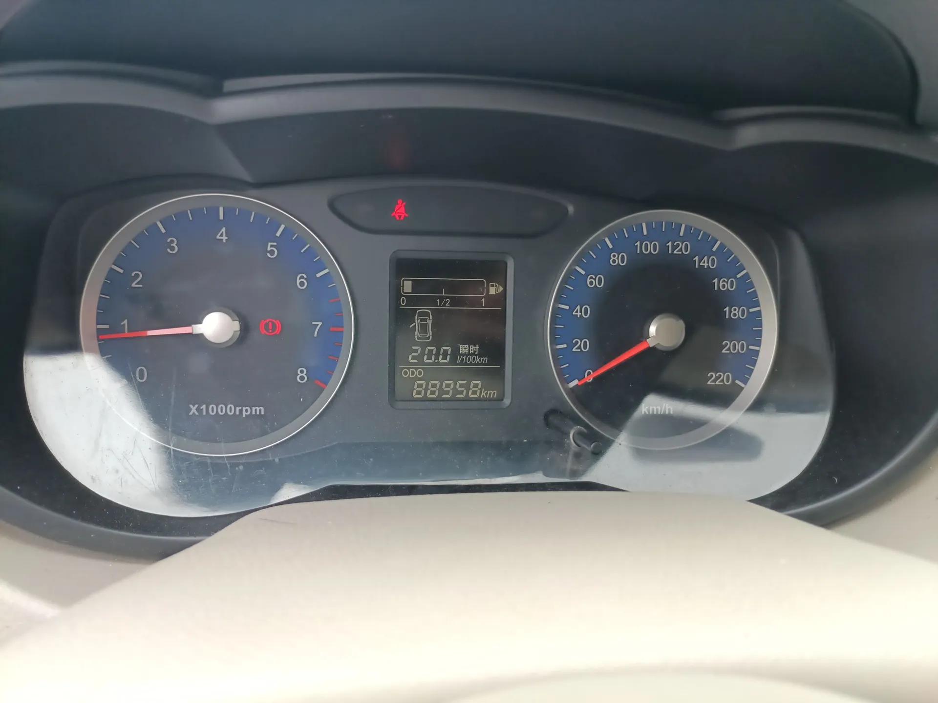 Venucia D50 2015 1.6L Manual Fashion Edition — миниатюра 14