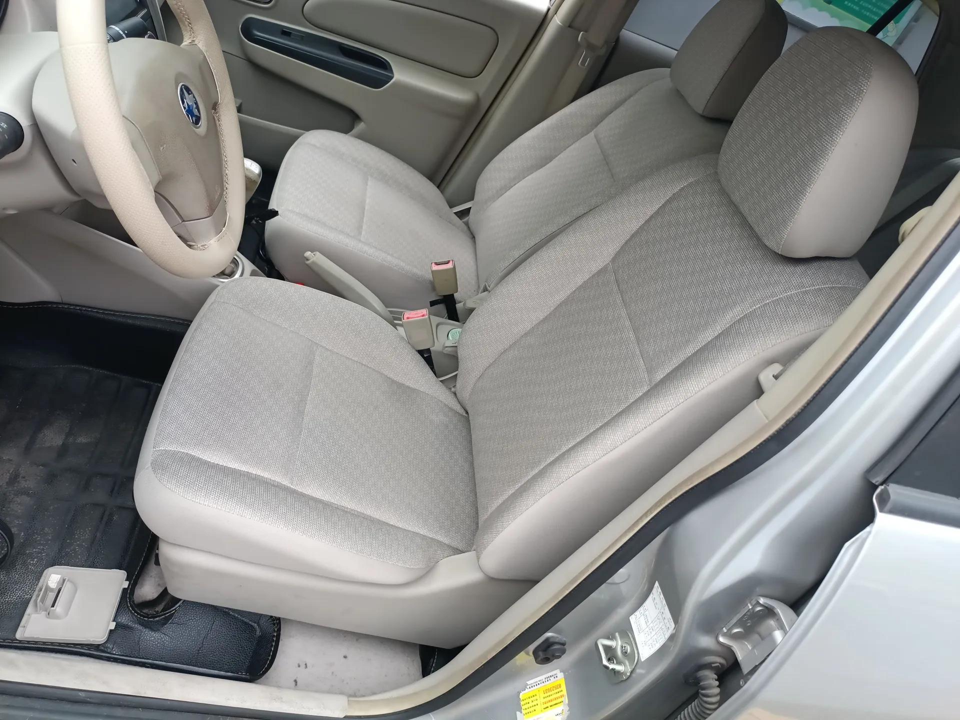 Venucia D50 2015 1.6L Manual Fashion Edition — миниатюра 17