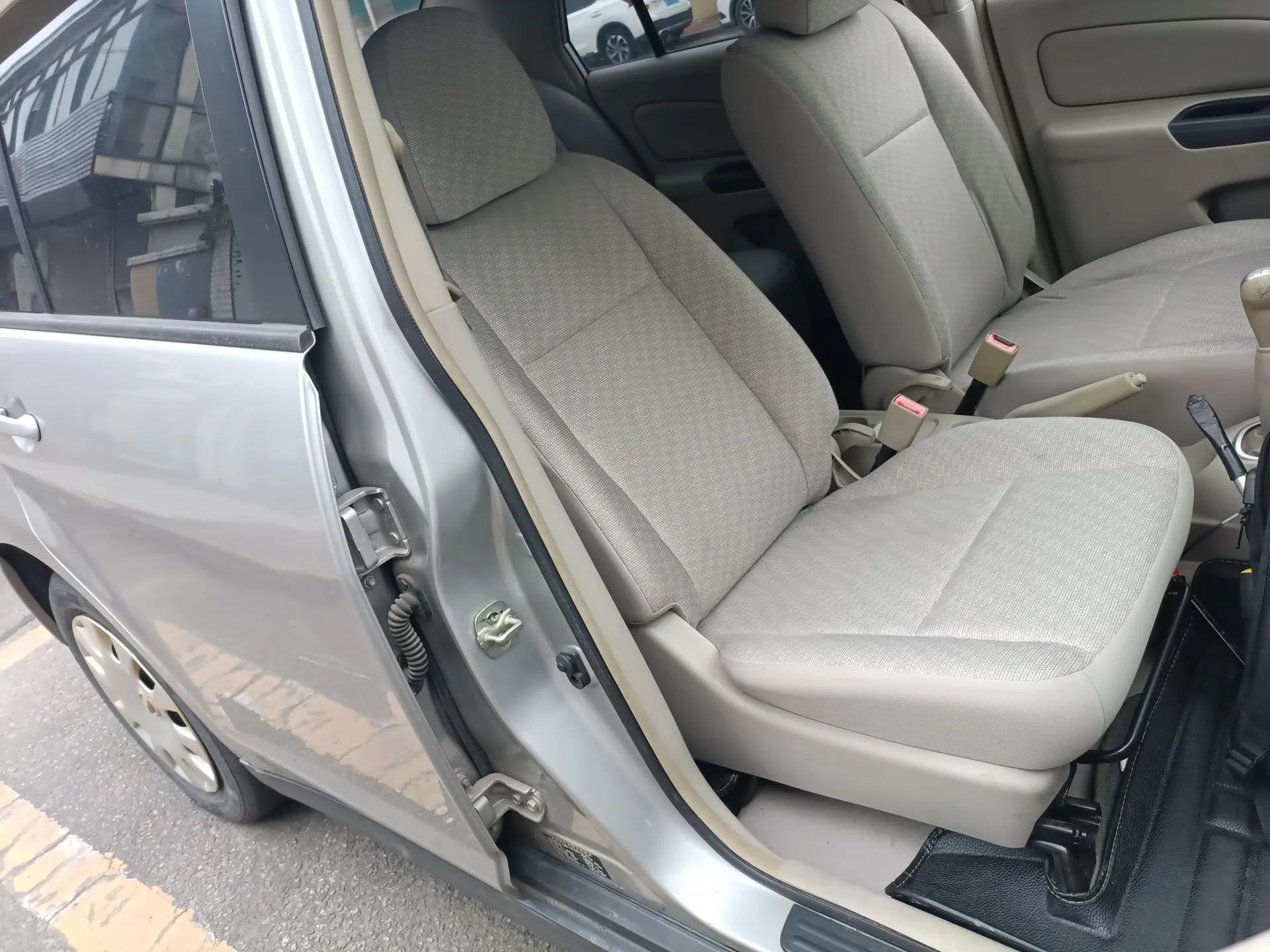 Venucia D50 2015 1.6L Manual Fashion Edition — миниатюра 23