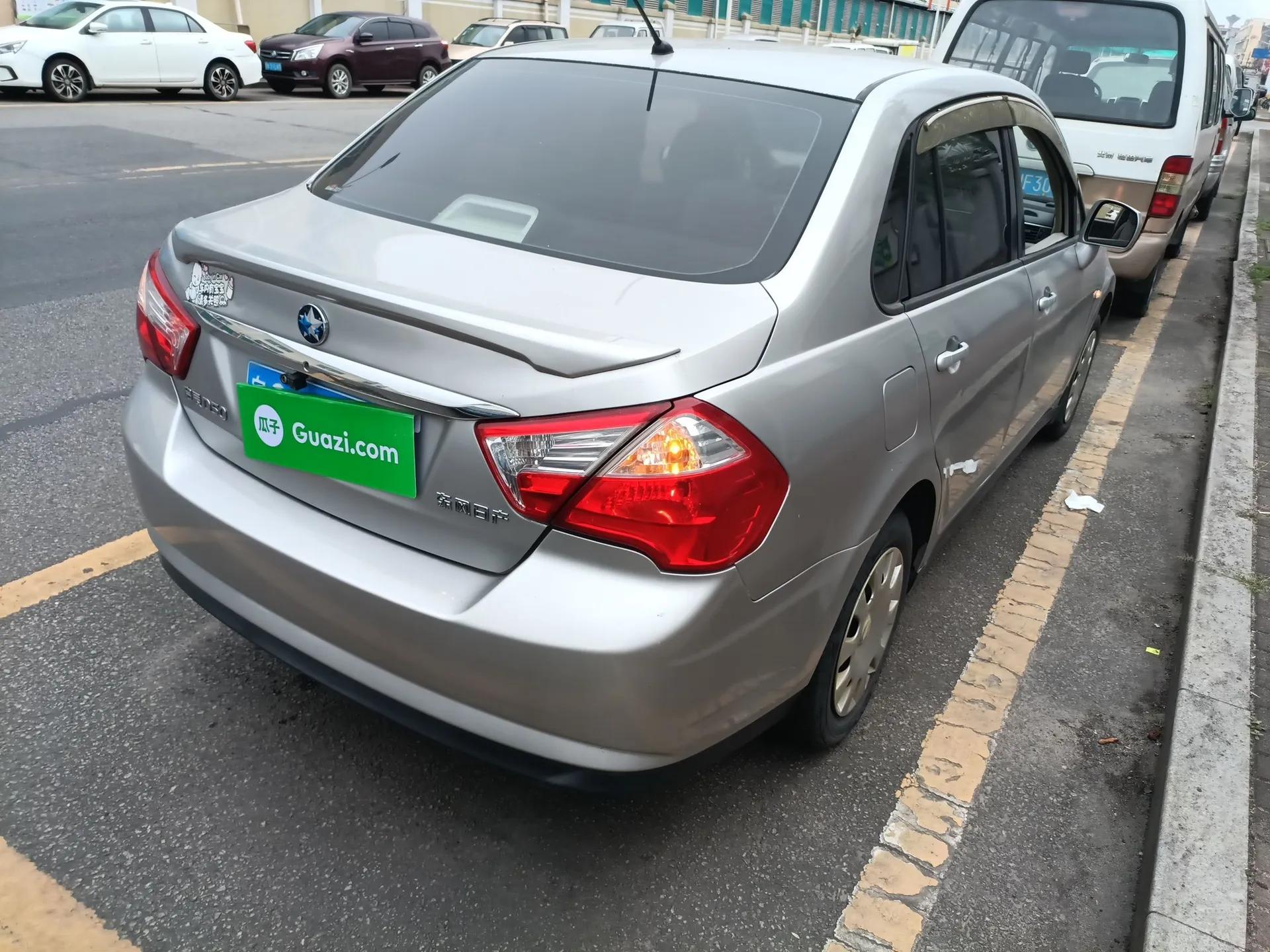 Venucia D50 2015 1.6L Manual Fashion Edition — миниатюра 5