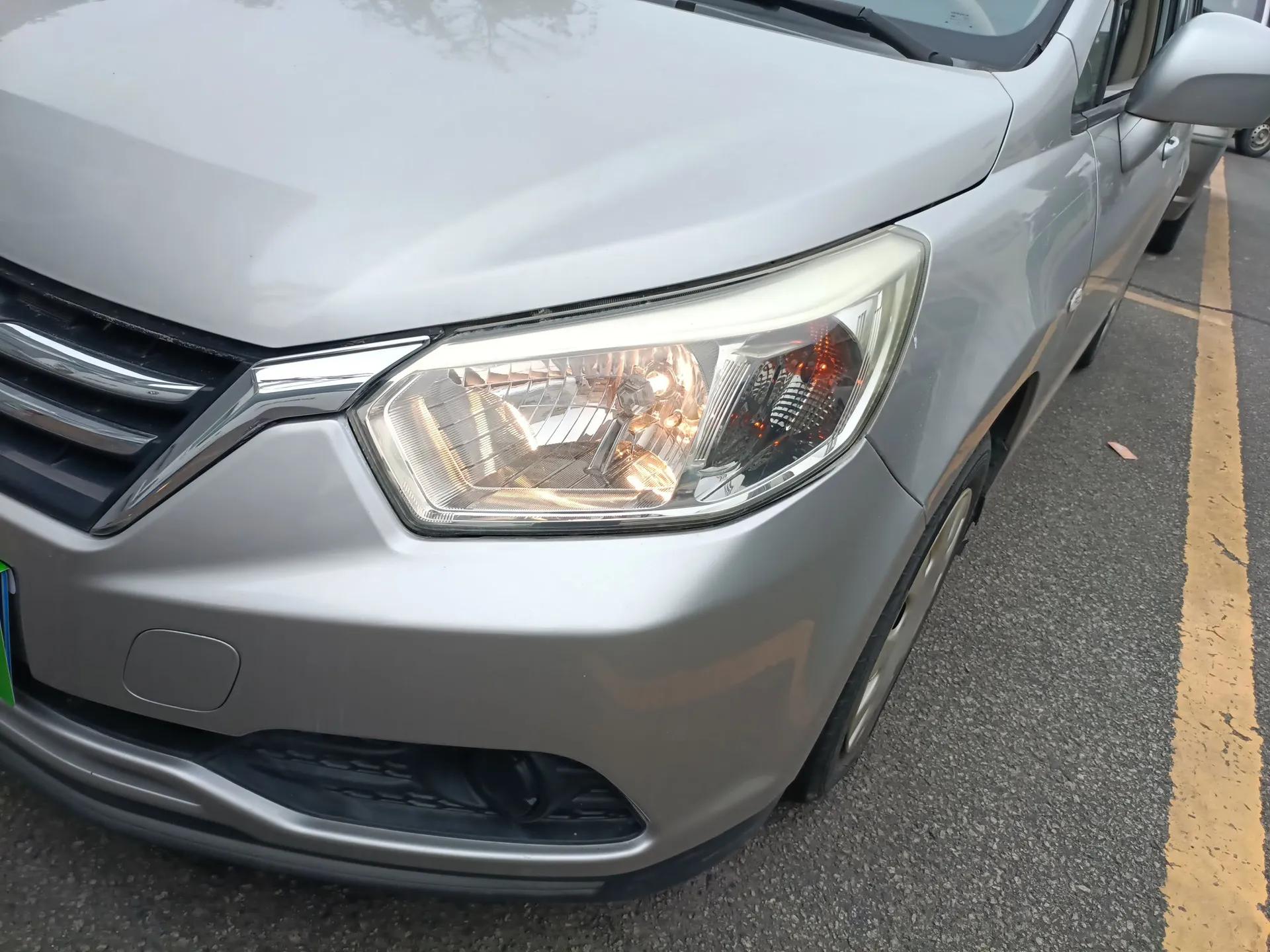 Venucia D50 2015 1.6L Manual Fashion Edition — миниатюра 6
