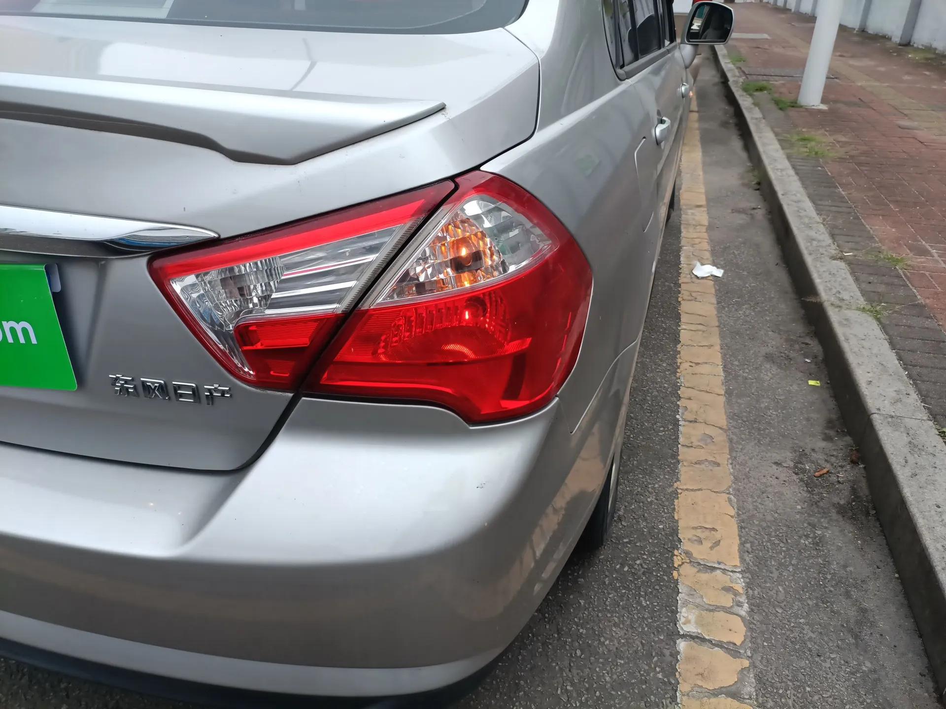 Venucia D50 2015 1.6L Manual Fashion Edition — миниатюра 8
