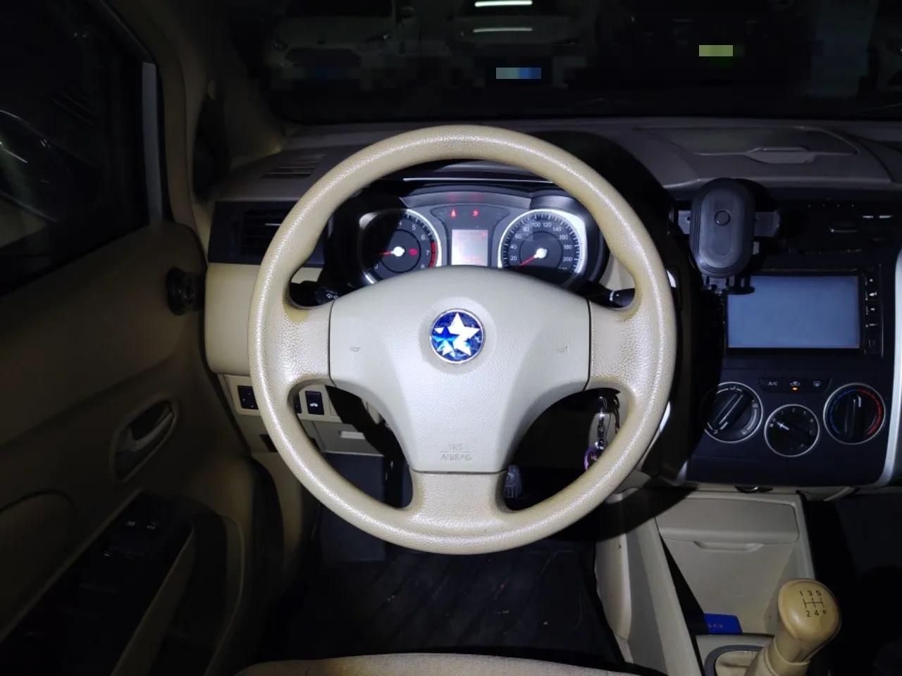 Venucia D50 2013 1.6L Manual Fashion Edition — миниатюра 11