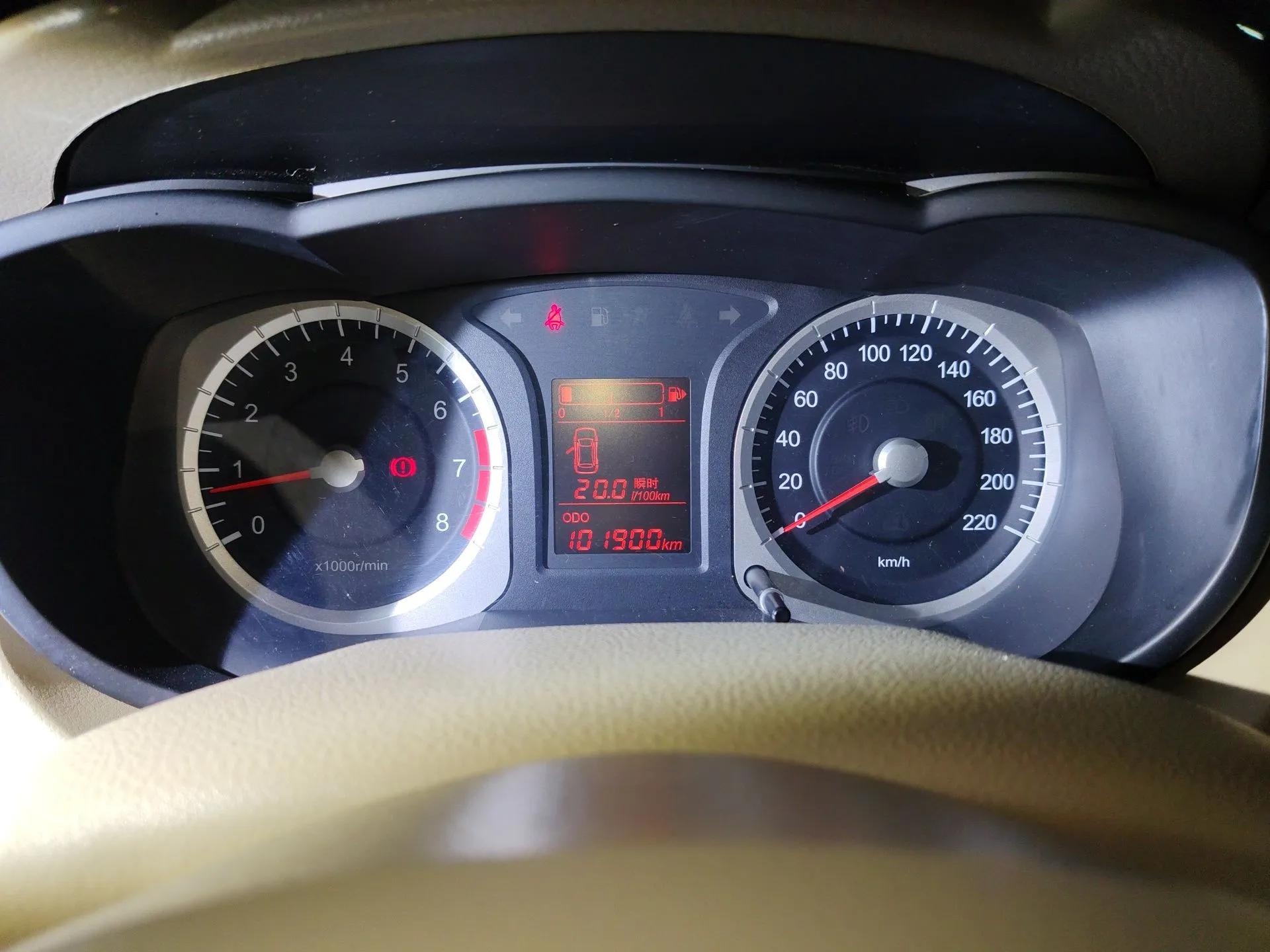 Venucia D50 2013 1.6L Manual Fashion Edition — миниатюра 12