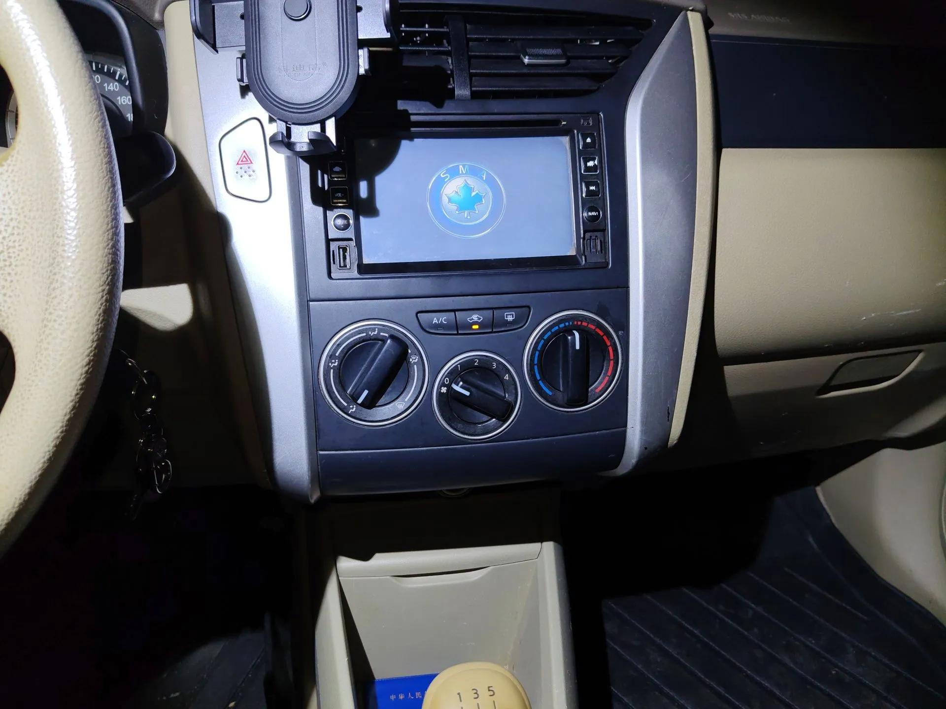 Venucia D50 2013 1.6L Manual Fashion Edition — миниатюра 14