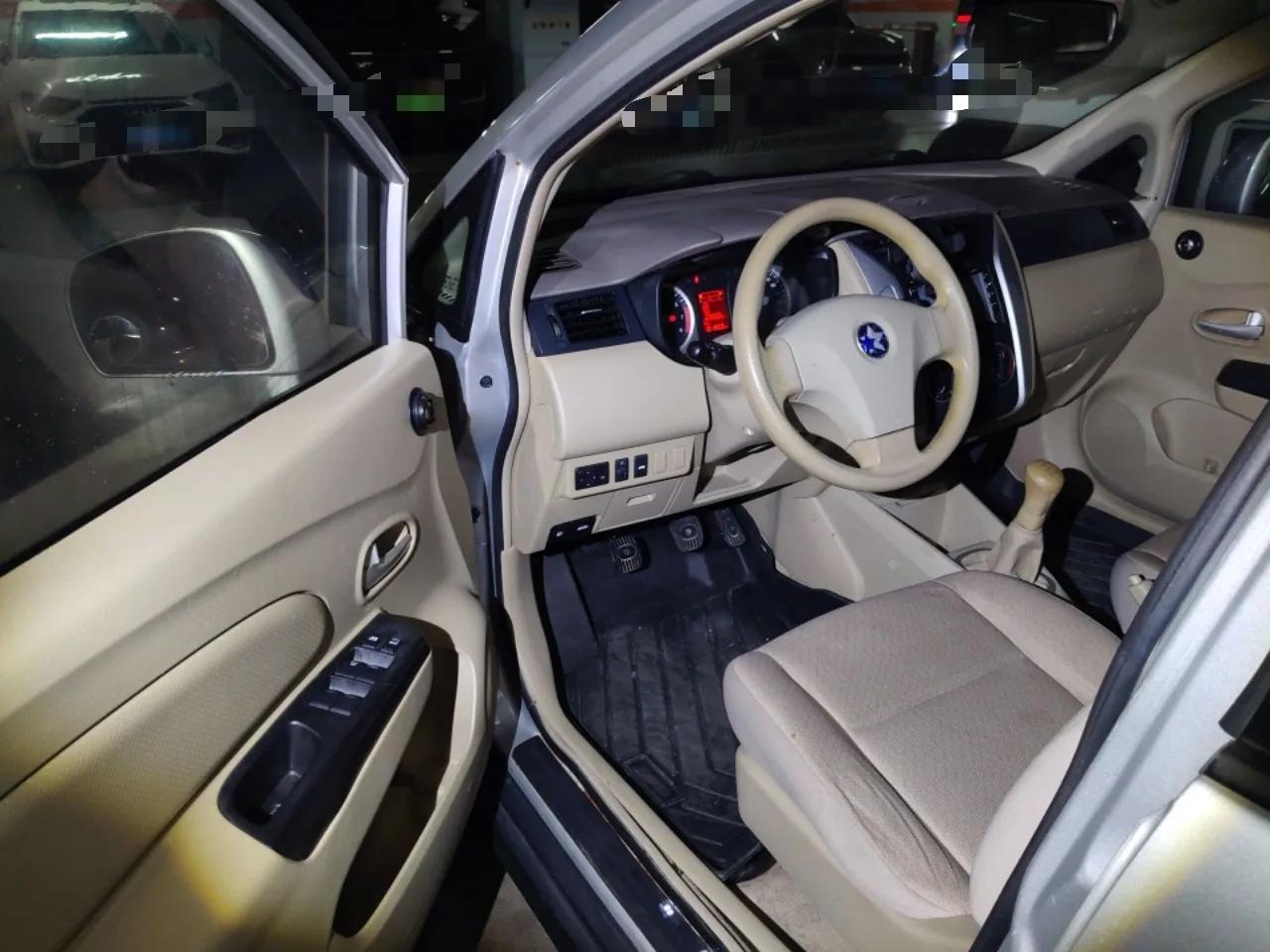 Venucia D50 2013 1.6L Manual Fashion Edition — миниатюра 17