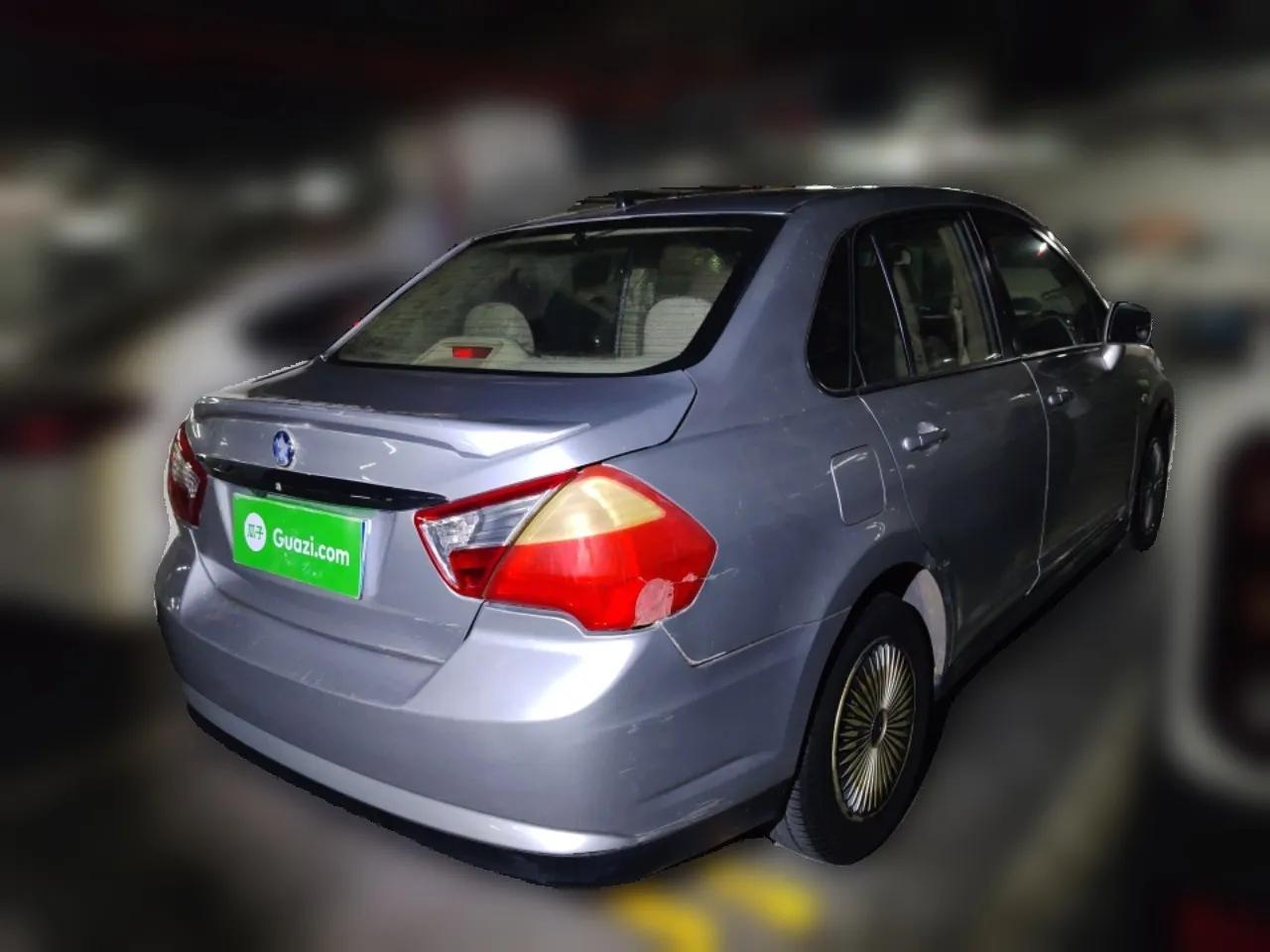 Venucia D50 2013 1.6L Manual Fashion Edition — миниатюра 6