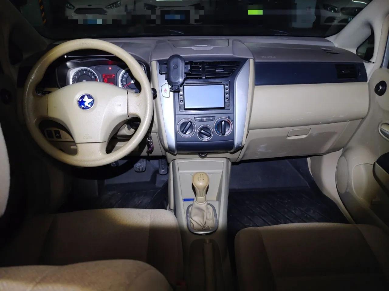 Venucia D50 2013 1.6L Manual Fashion Edition — миниатюра 10