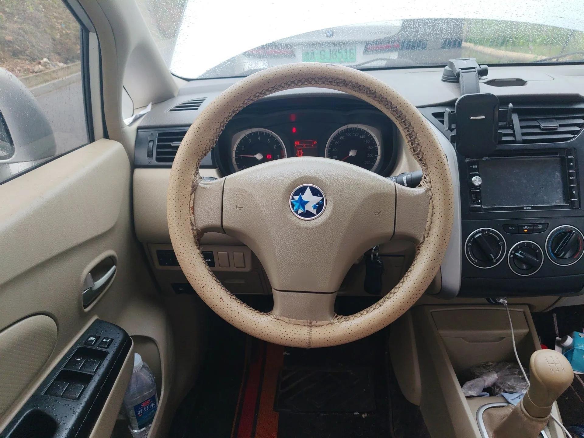 Venucia D50 2013 1.6L Manual Fashion Edition — миниатюра 11