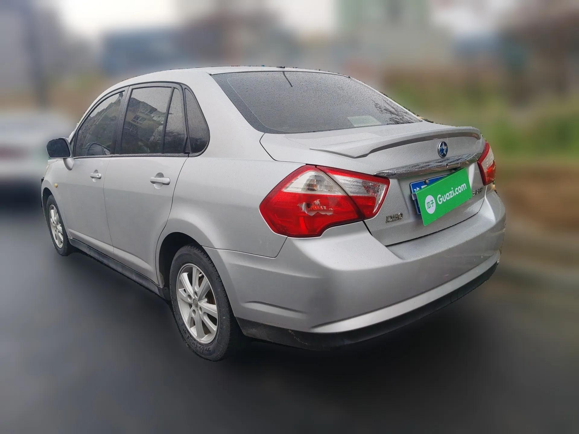 Venucia D50 2013 1.6L Manual Fashion Edition — миниатюра 4