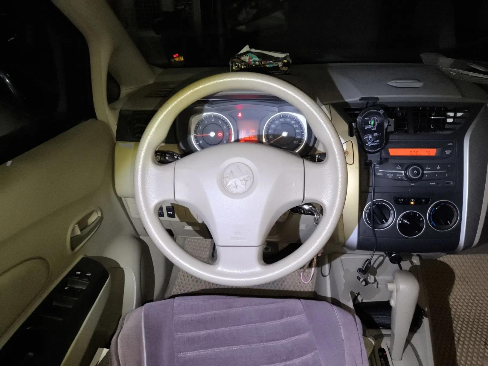 Venucia D50 2012 1.6L Automatic Comfort Edition — миниатюра 11