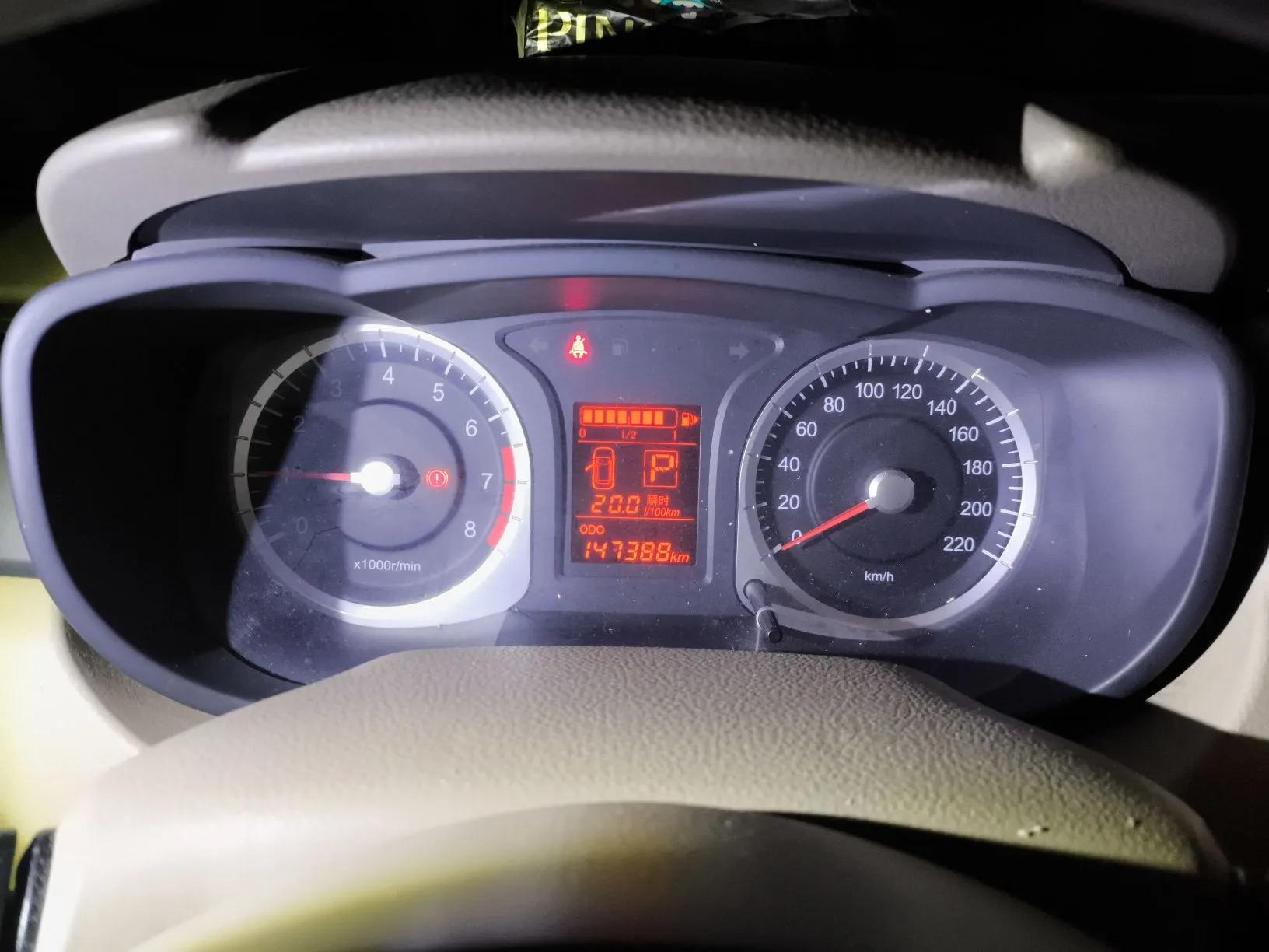 Venucia D50 2012 1.6L Automatic Comfort Edition — миниатюра 12