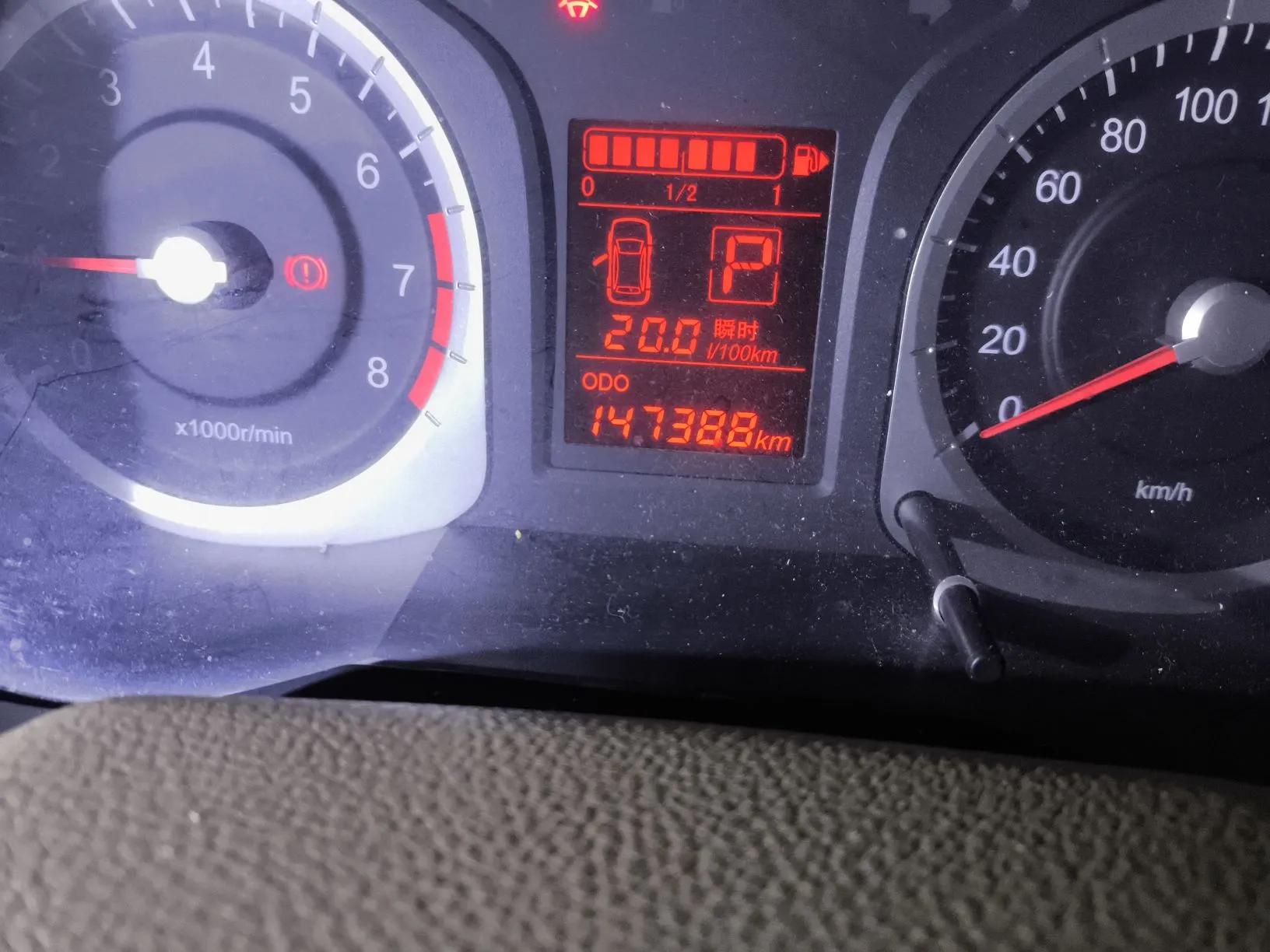 Venucia D50 2012 1.6L Automatic Comfort Edition — миниатюра 13