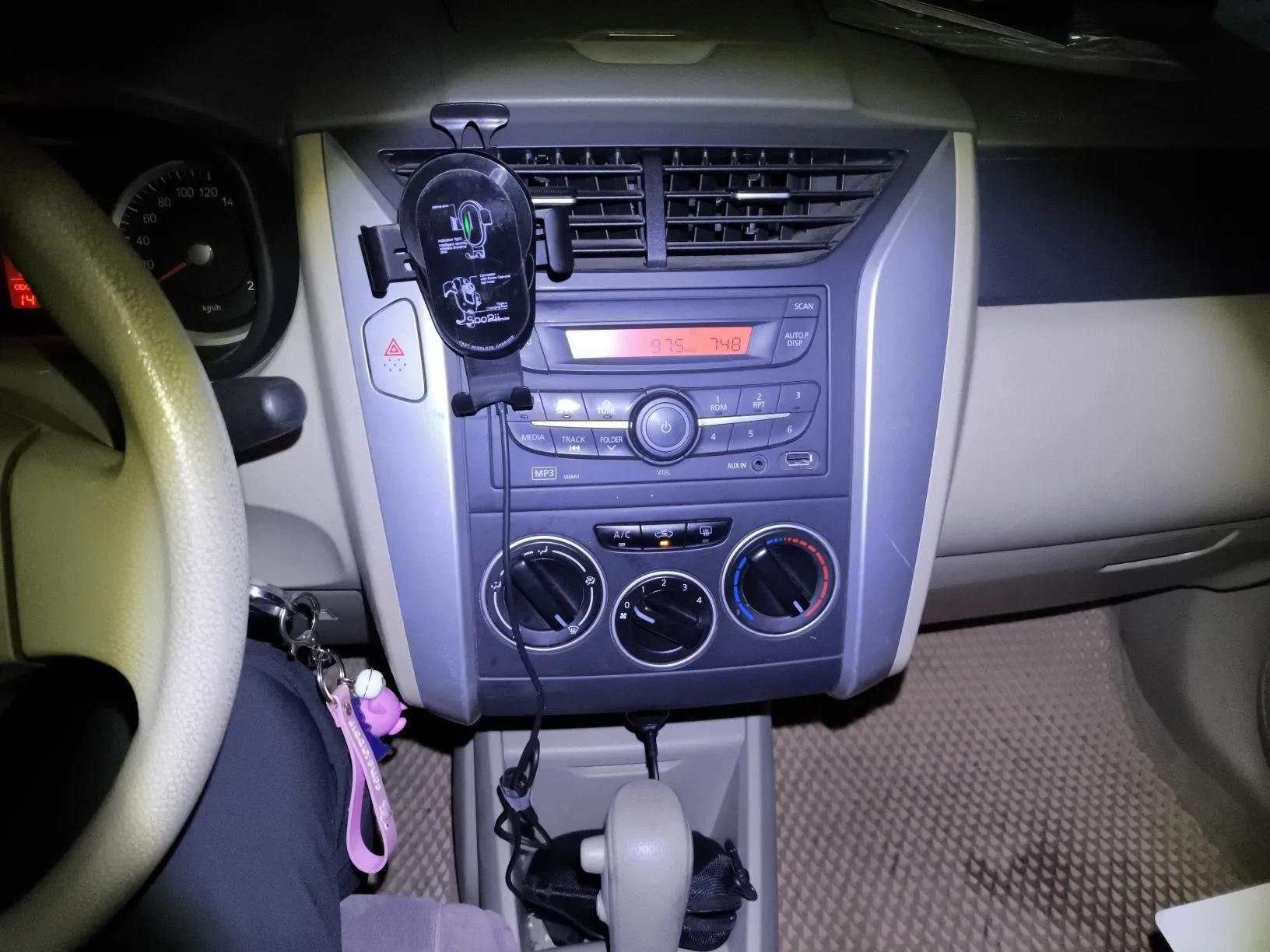 Venucia D50 2012 1.6L Automatic Comfort Edition — миниатюра 14