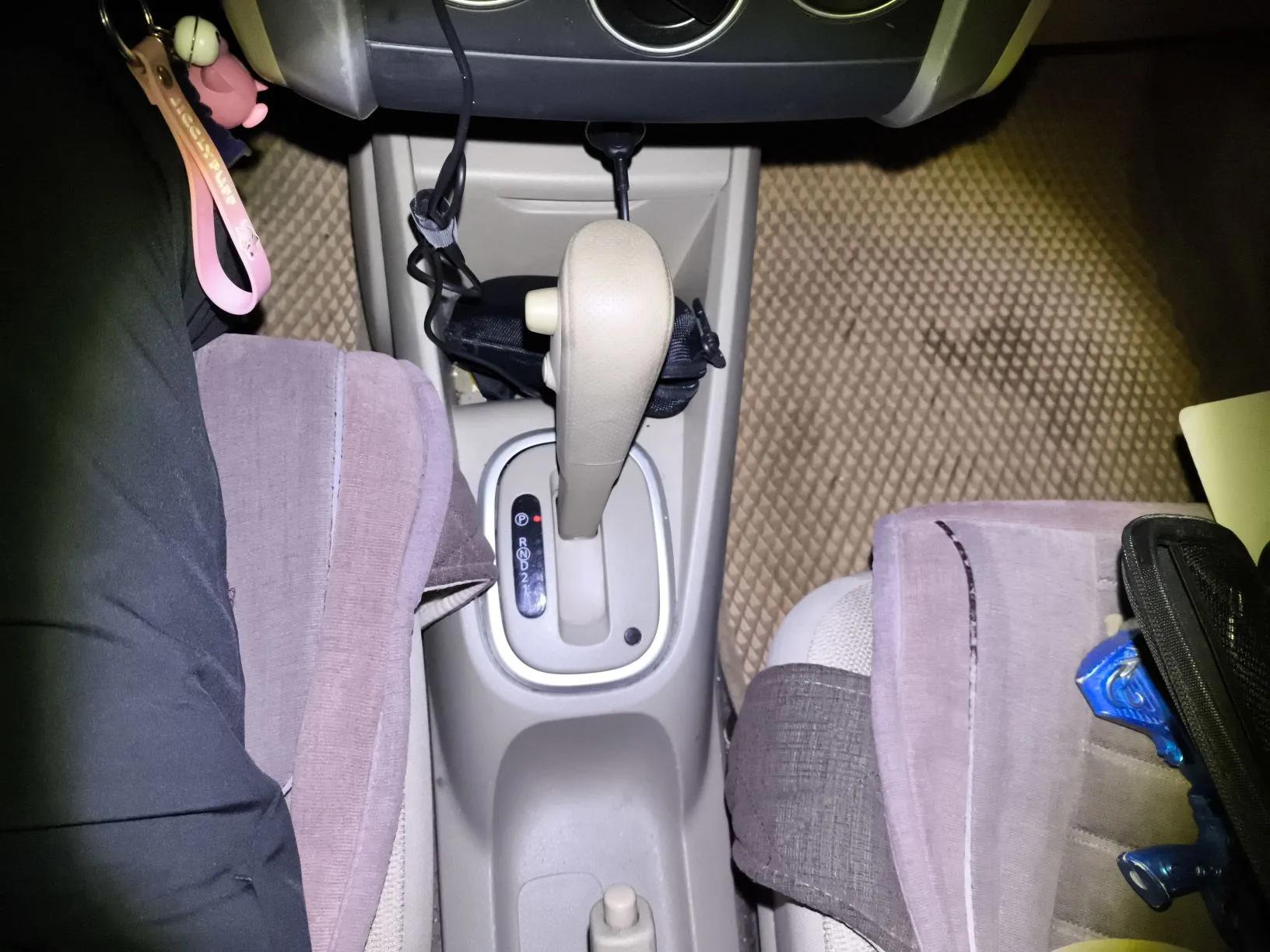 Venucia D50 2012 1.6L Automatic Comfort Edition — миниатюра 15