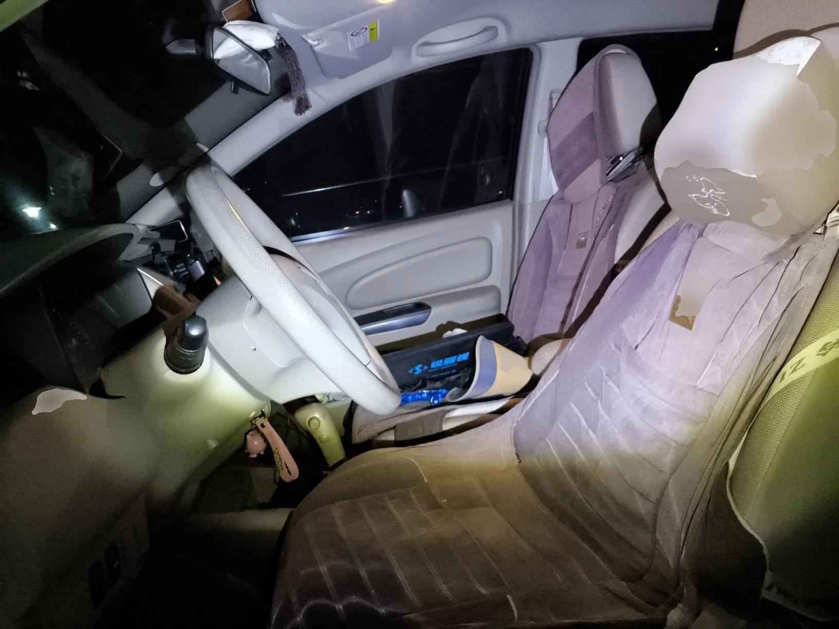 Venucia D50 2012 1.6L Automatic Comfort Edition — миниатюра 16