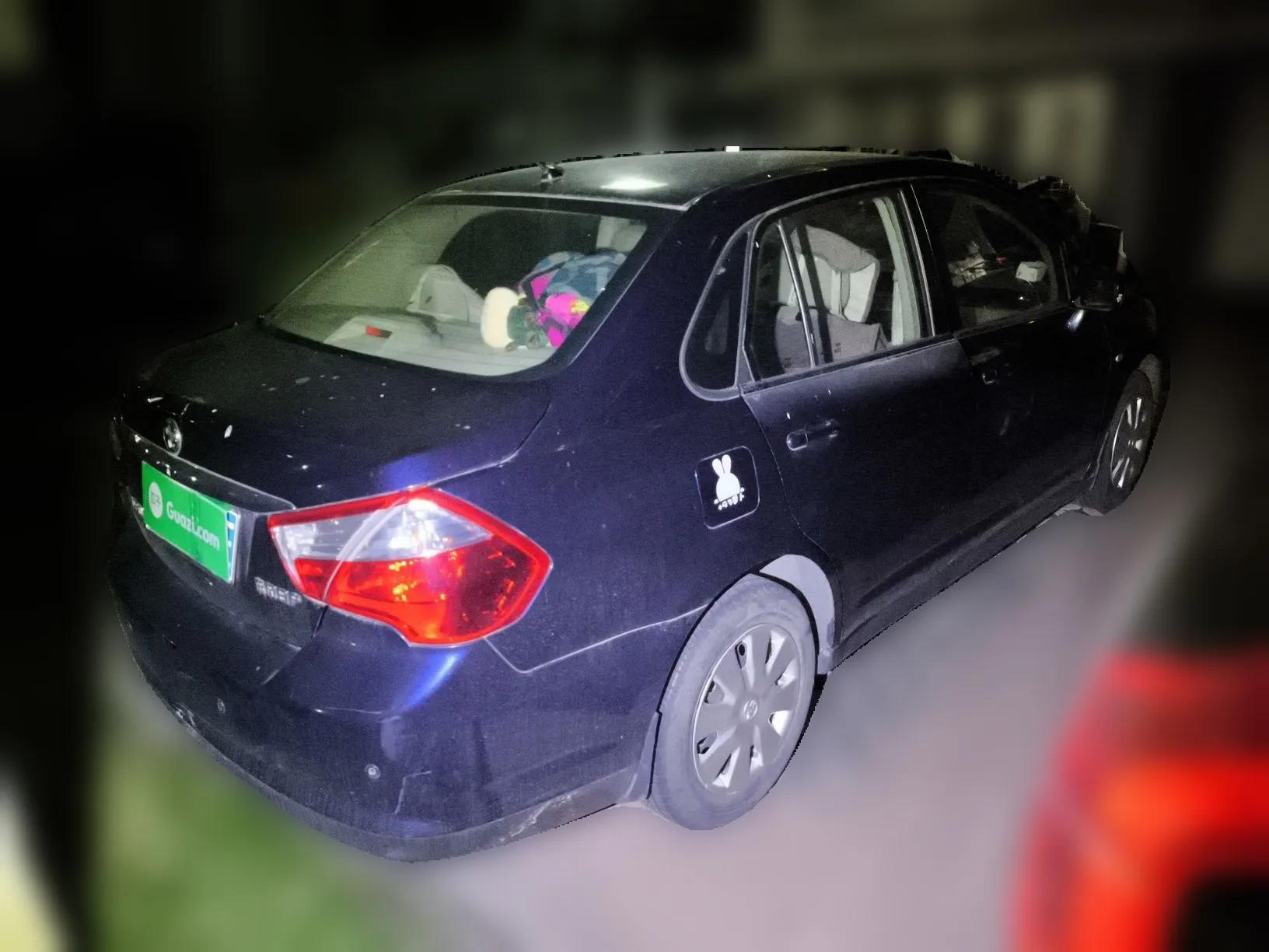 Venucia D50 2012 1.6L Automatic Comfort Edition — миниатюра 6