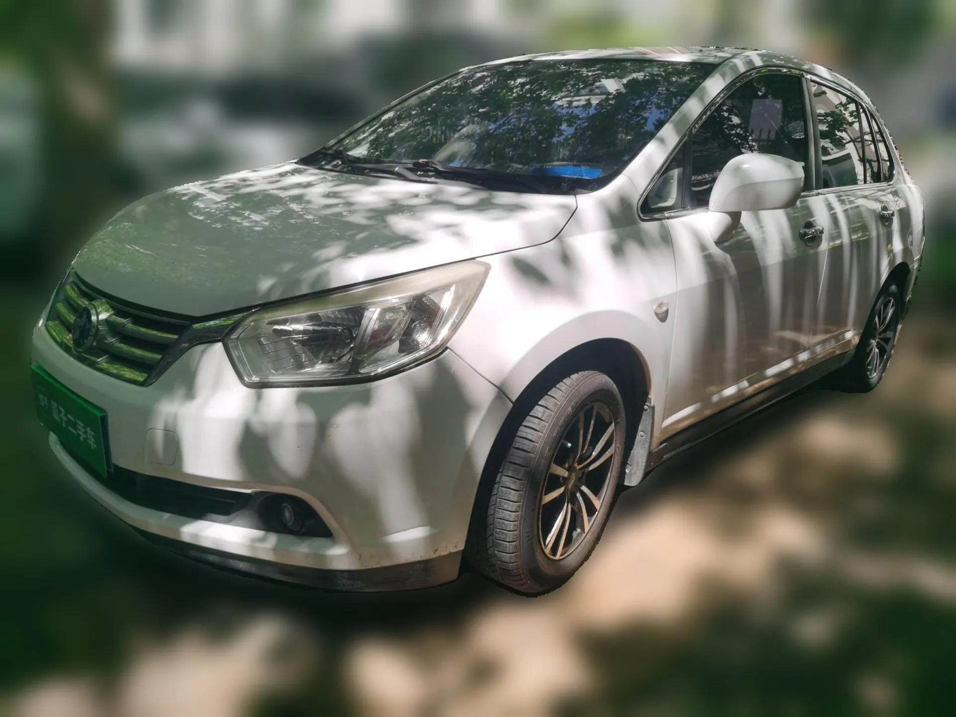 Venucia D50 2013 1.6L Automatic Fashion Edition — миниатюра 1