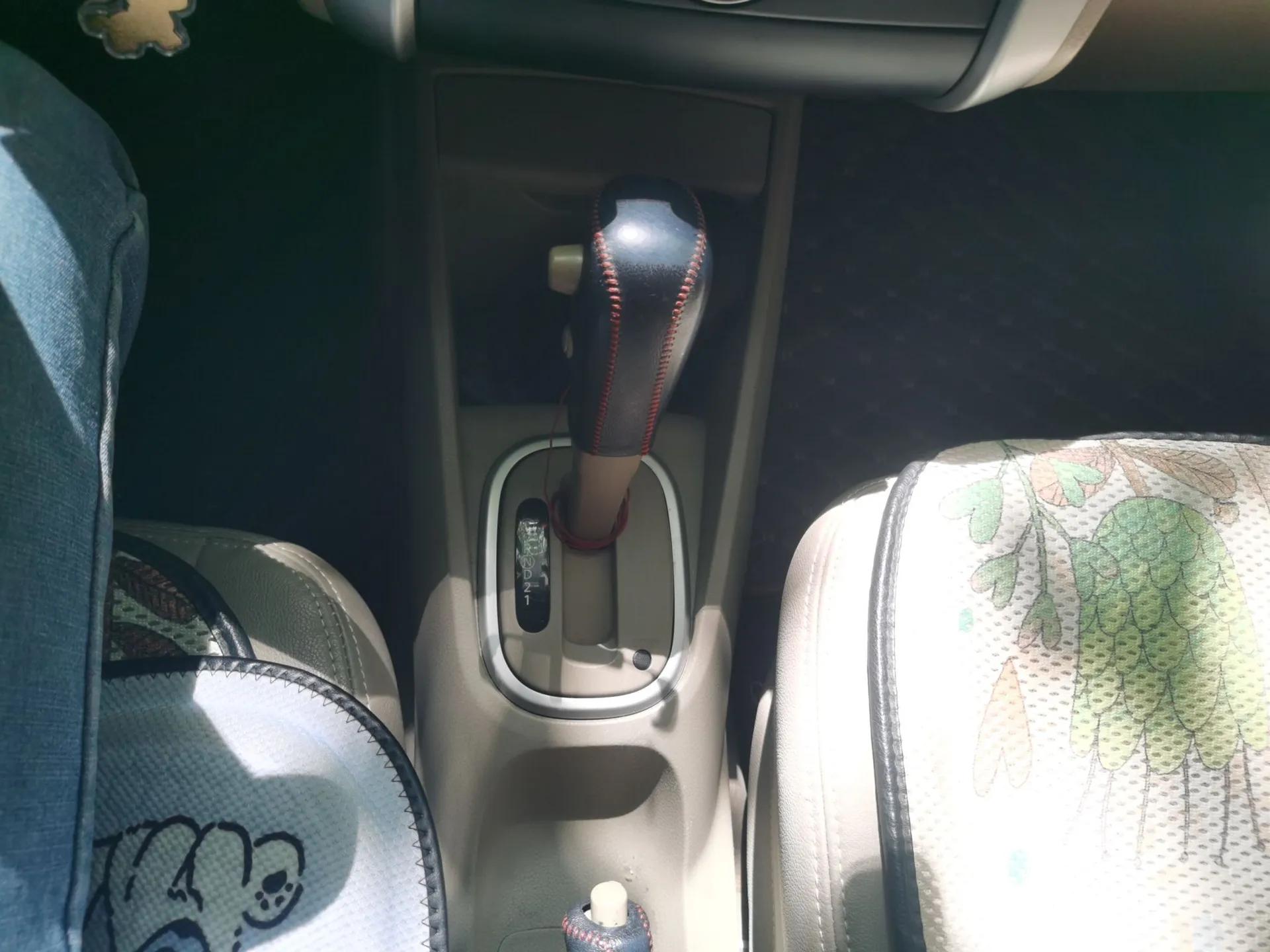 Venucia D50 2013 1.6L Automatic Fashion Edition — миниатюра 15