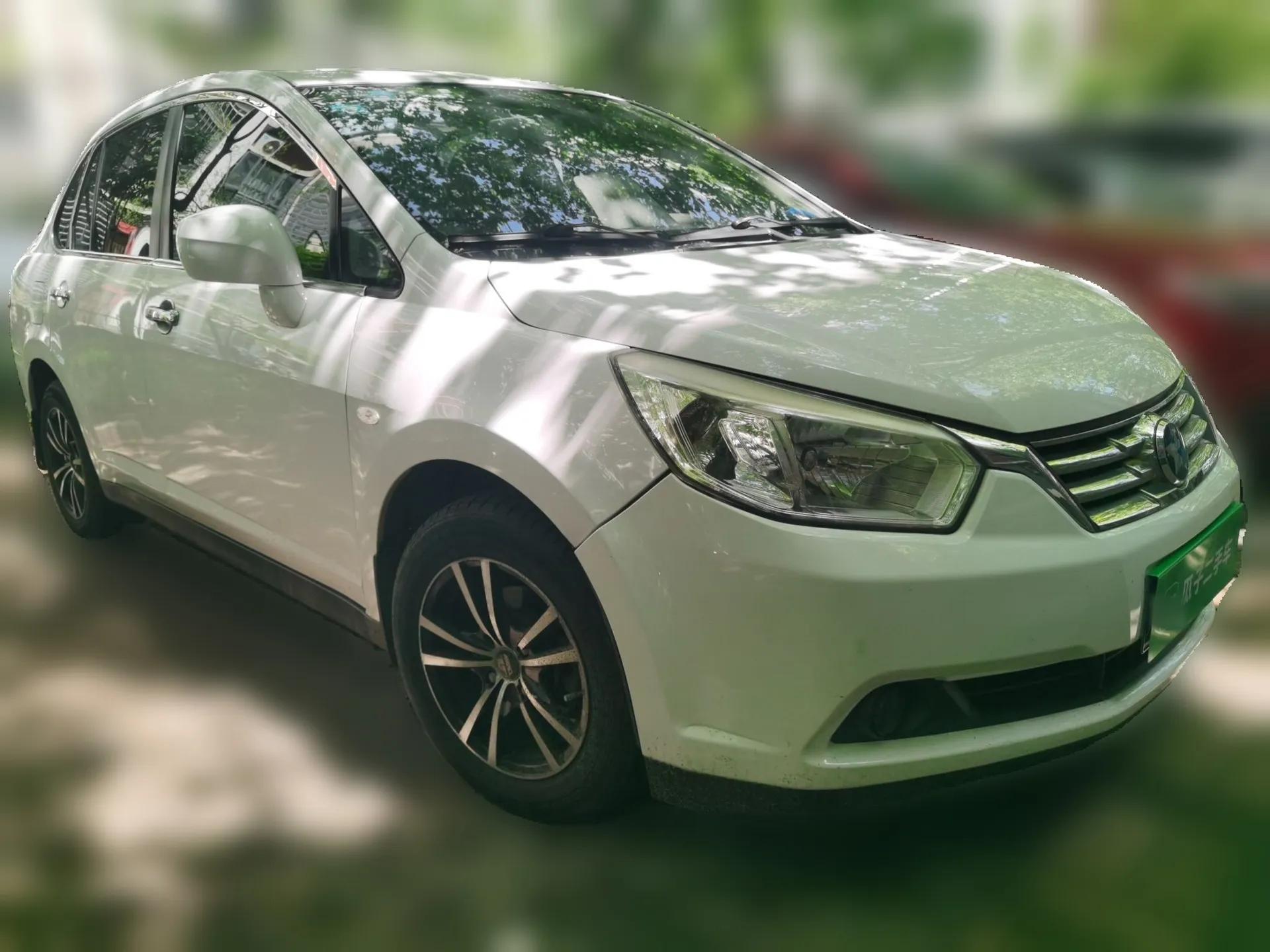 Venucia D50 2013 1.6L Automatic Fashion Edition — миниатюра 3