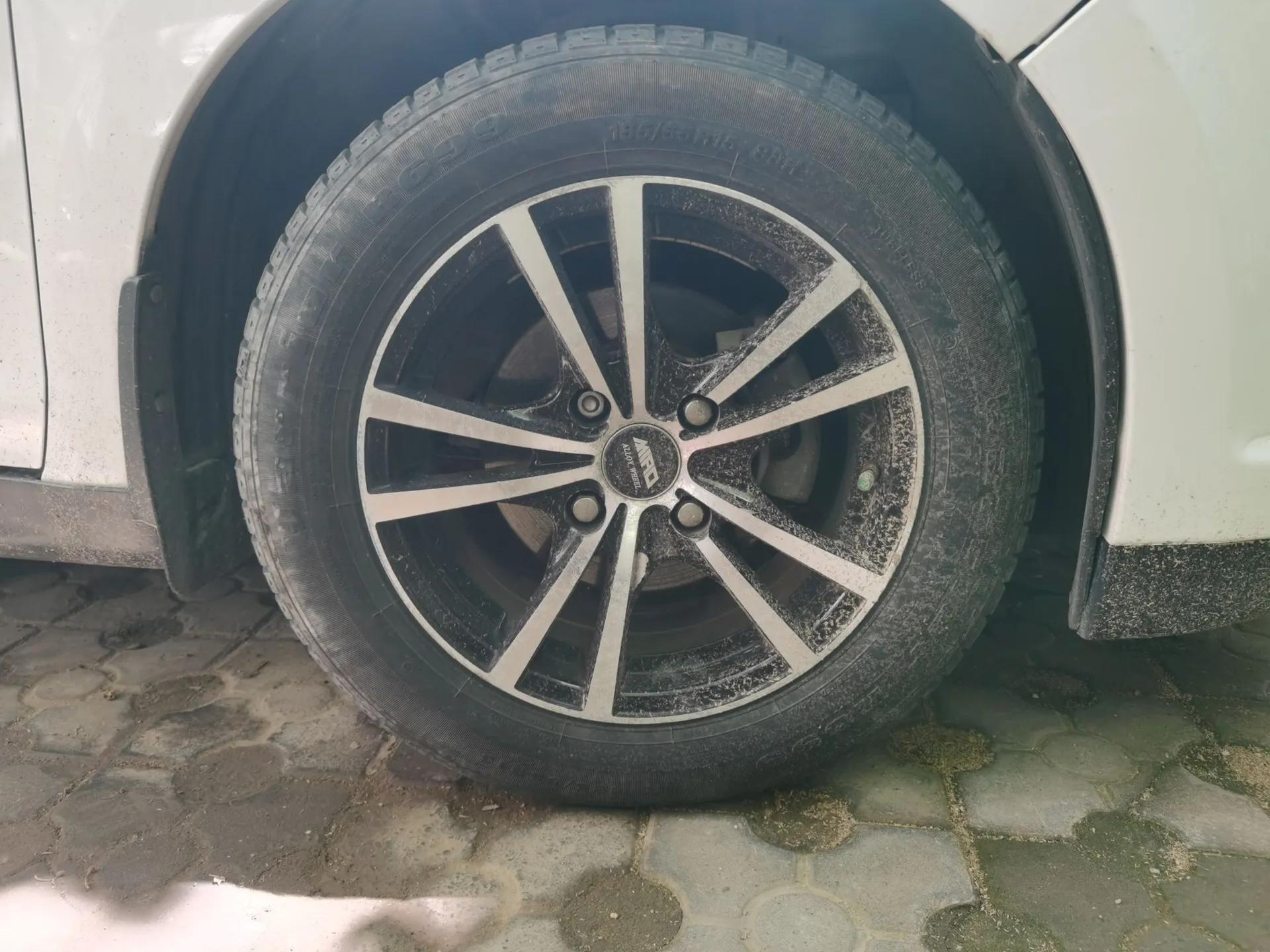 Venucia D50 2013 1.6L Automatic Fashion Edition — миниатюра 8