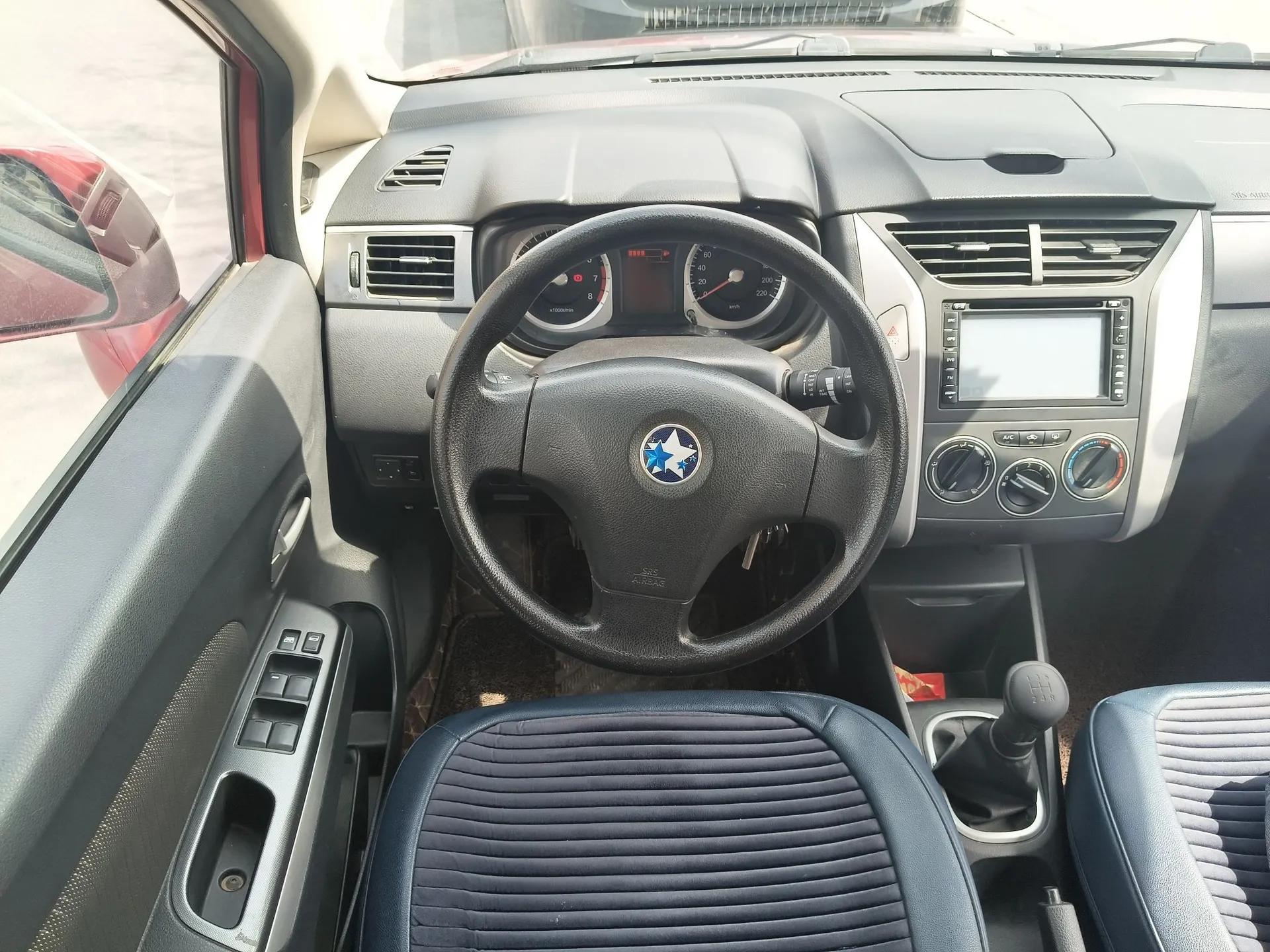 Venucia R50X 2013 1.6L Manual Model — миниатюра 11