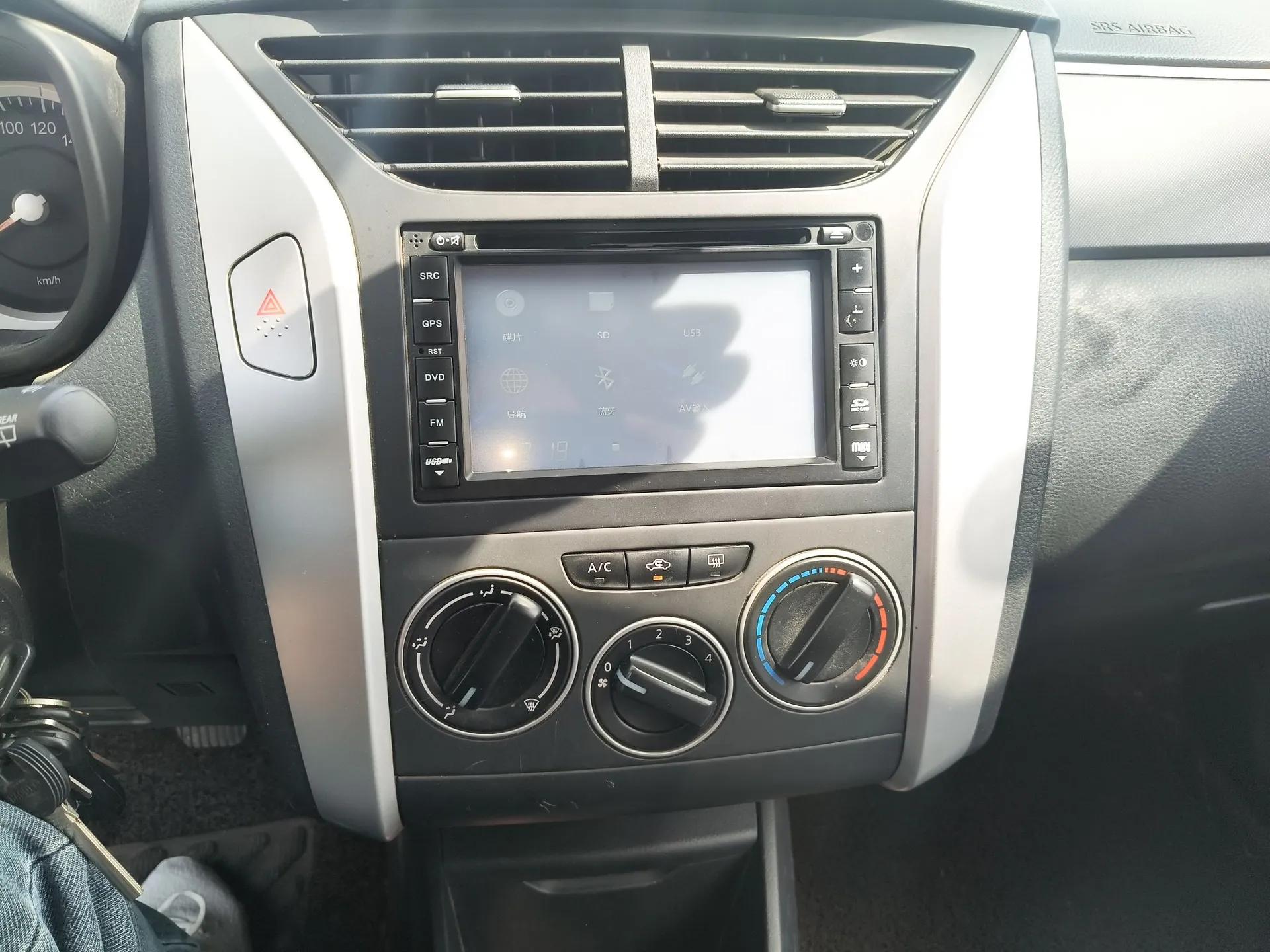 Venucia R50X 2013 1.6L Manual Model — миниатюра 14