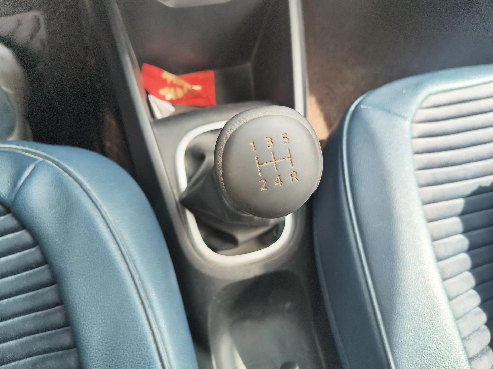 Venucia R50X 2013 1.6L Manual Model — миниатюра 15