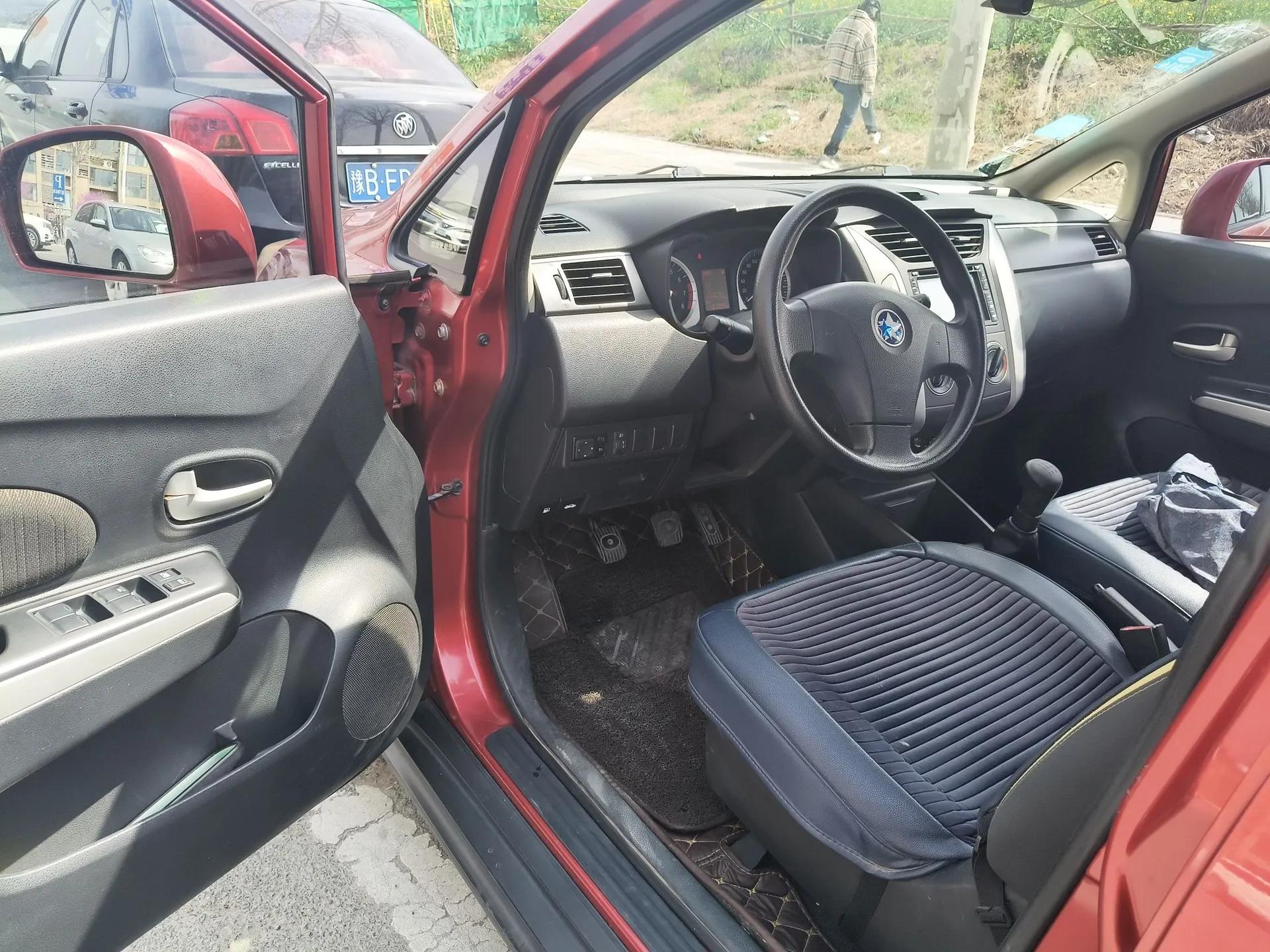 Venucia R50X 2013 1.6L Manual Model — миниатюра 17