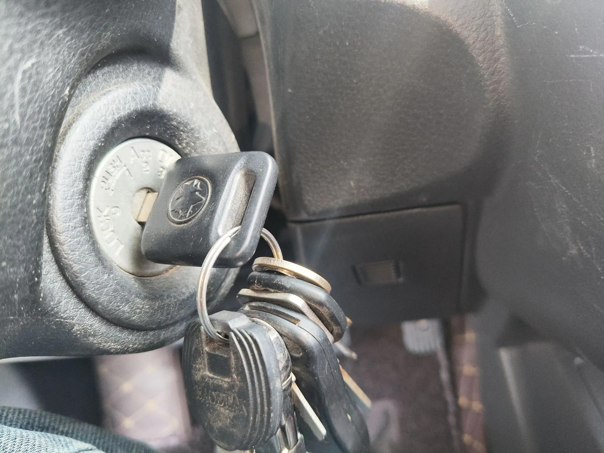 Venucia R50X 2013 1.6L Manual Model — миниатюра 9