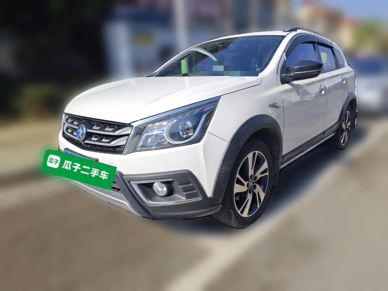 Venucia T70X 2016 2.0L CVT SmartFun Sport Edition — миниатюра 1