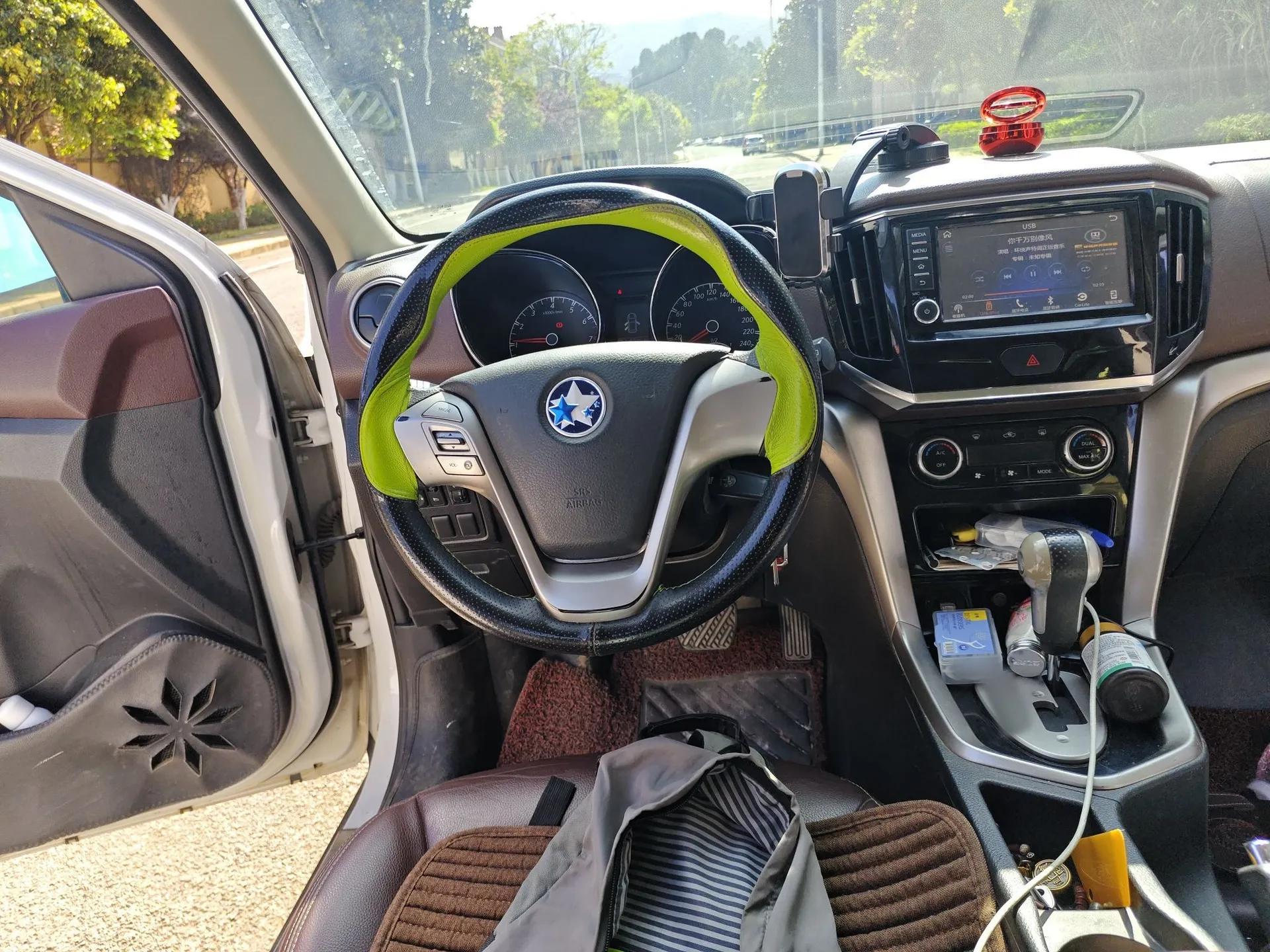 Venucia T70X 2016 2.0L CVT SmartFun Sport Edition — миниатюра 11