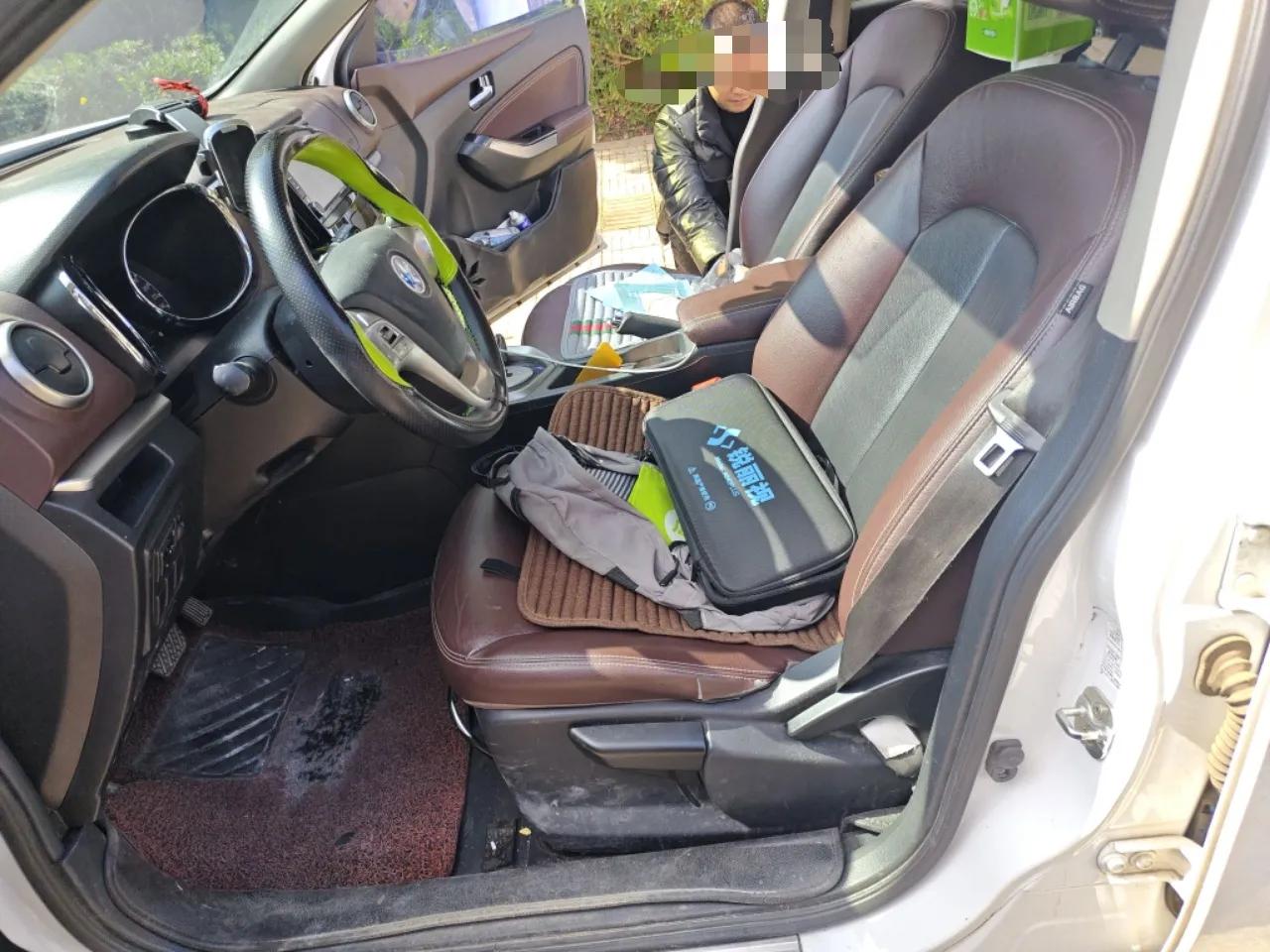 Venucia T70X 2016 2.0L CVT SmartFun Sport Edition — миниатюра 16